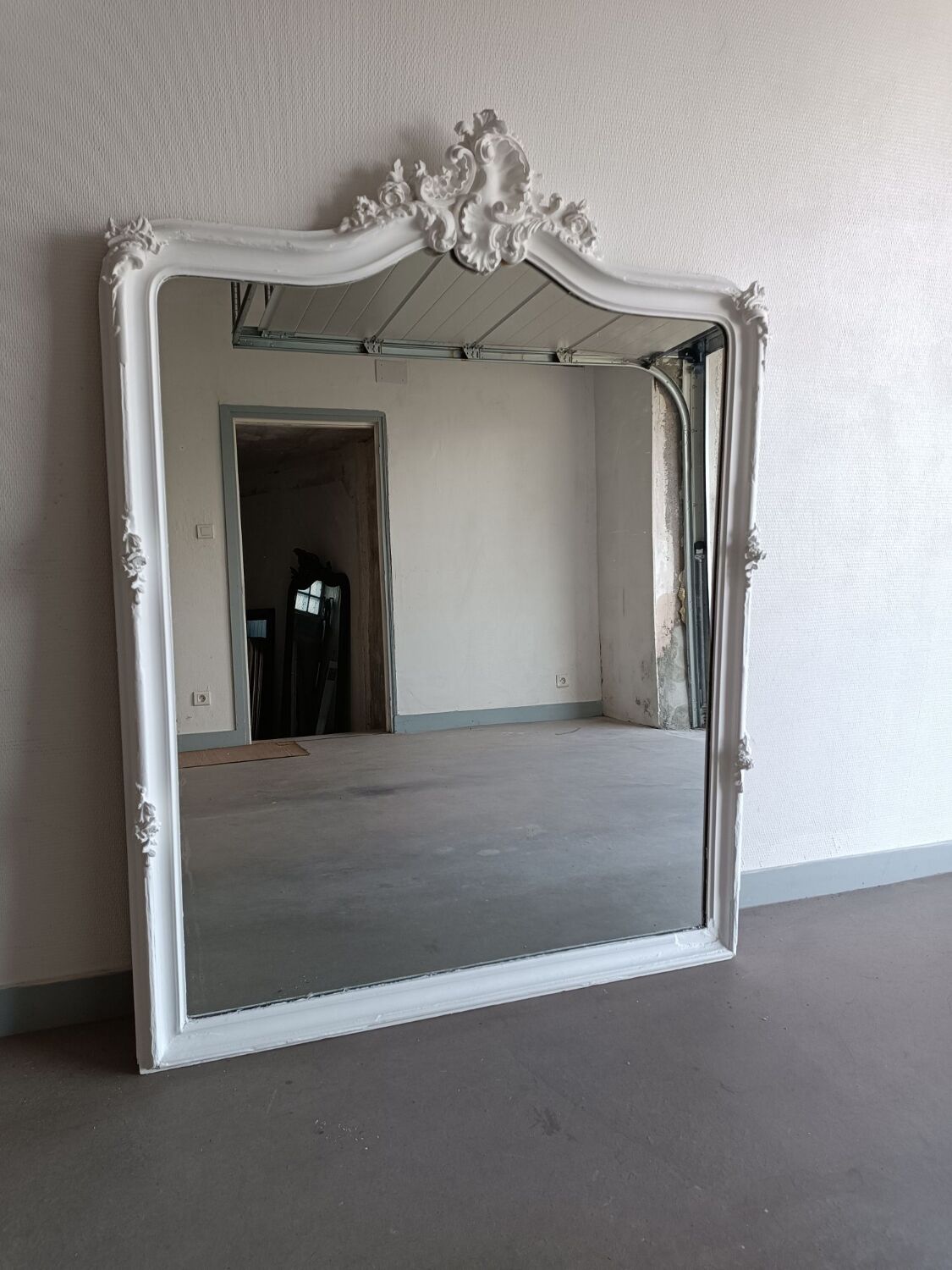 Antique mirror with pediment 158x118 cm