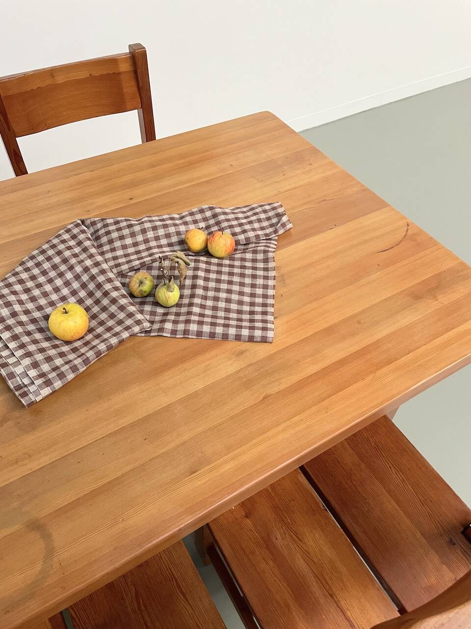 Set of table and 4 chairs, 60s mountain furniture