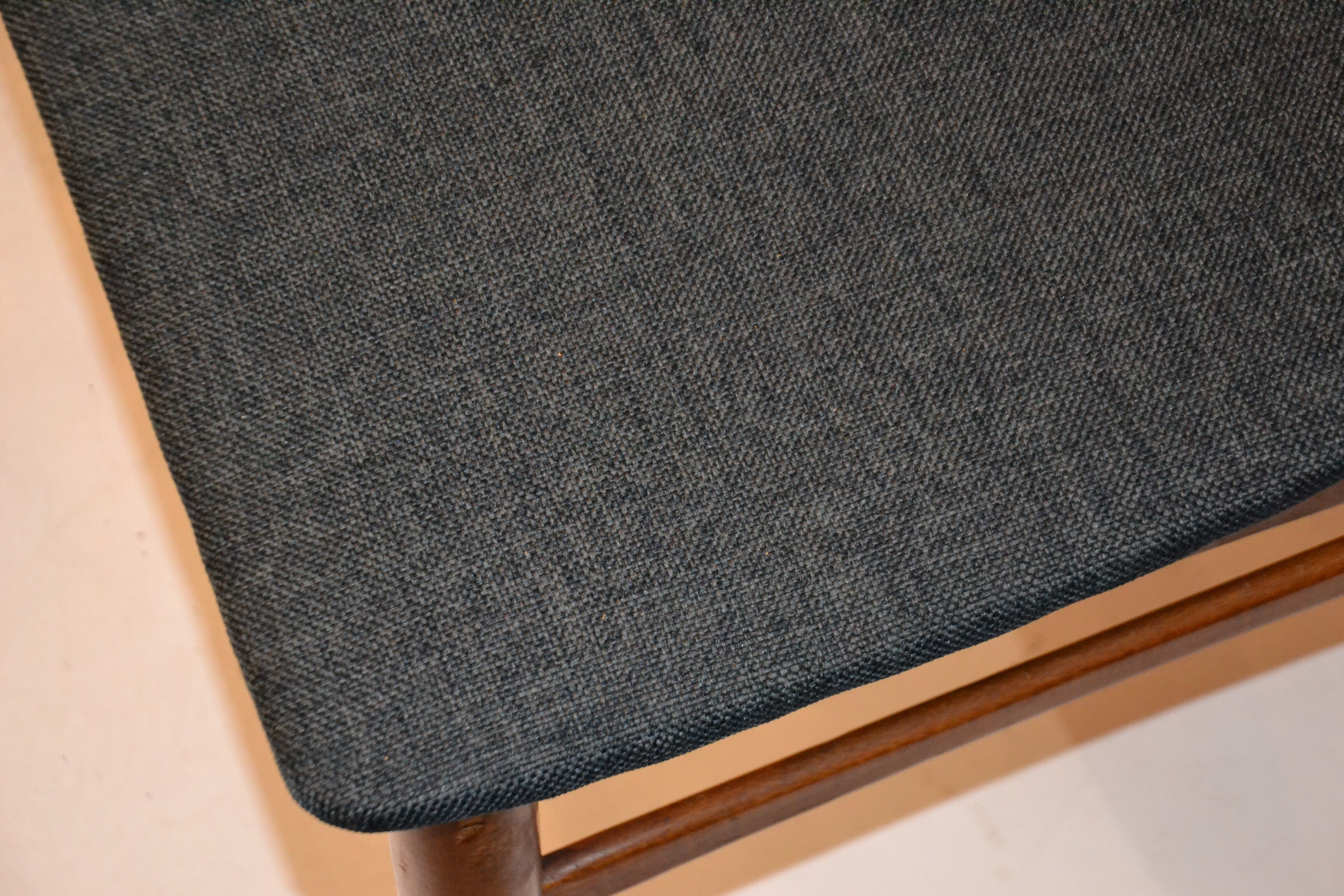 Set of 4 chairs Scandinavian retapissees