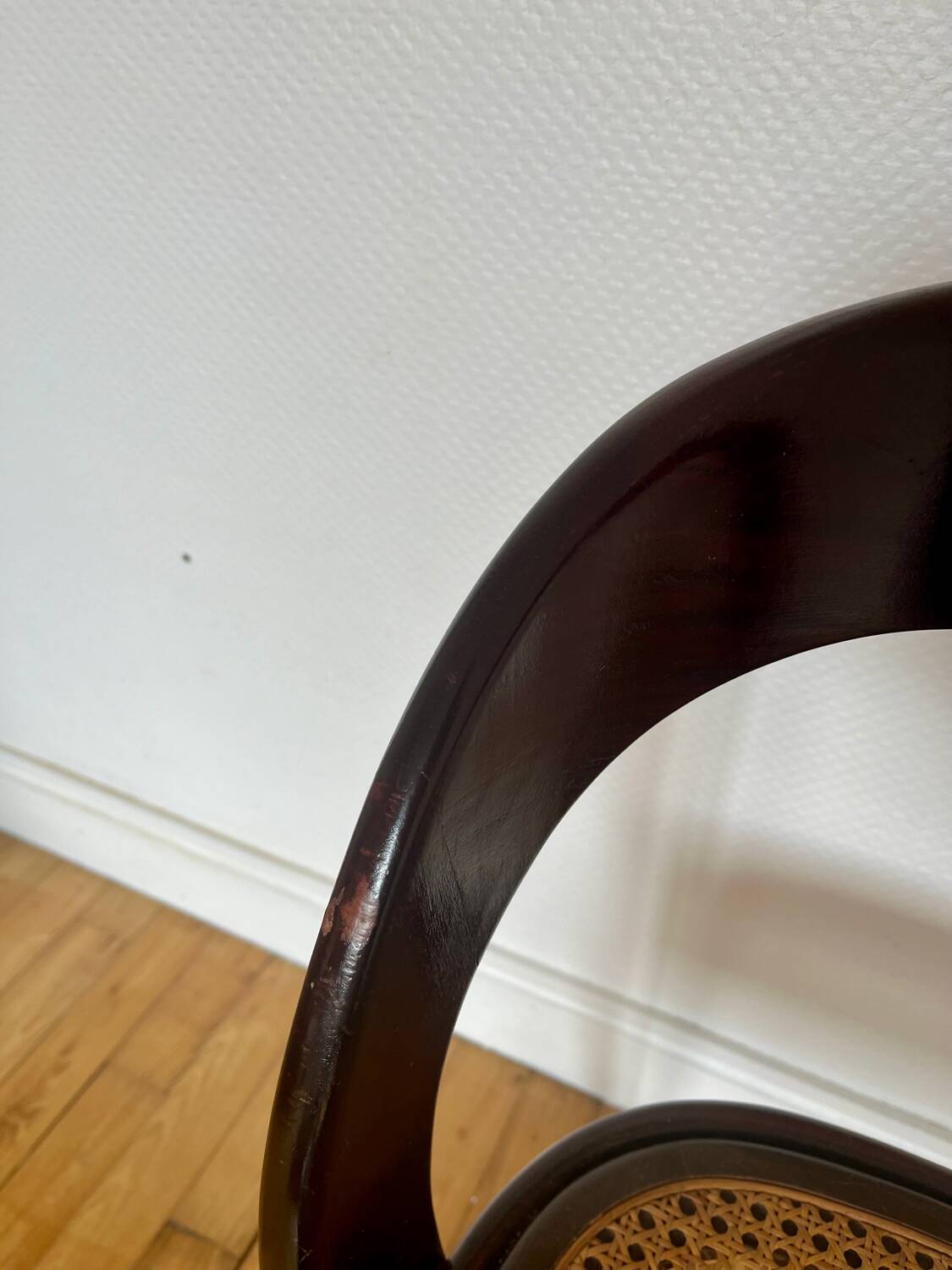 Chaise gondole cannée Baumann
