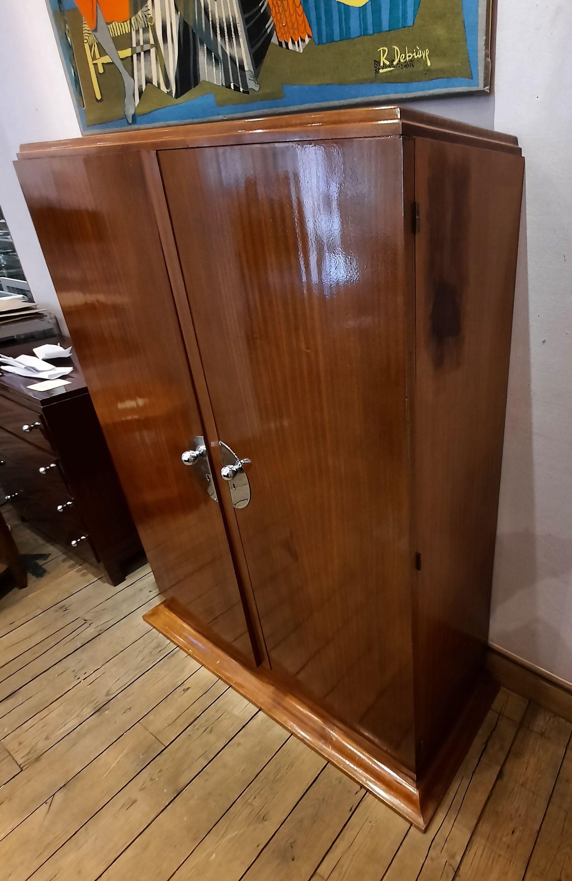 Vintage 2-door cabinet