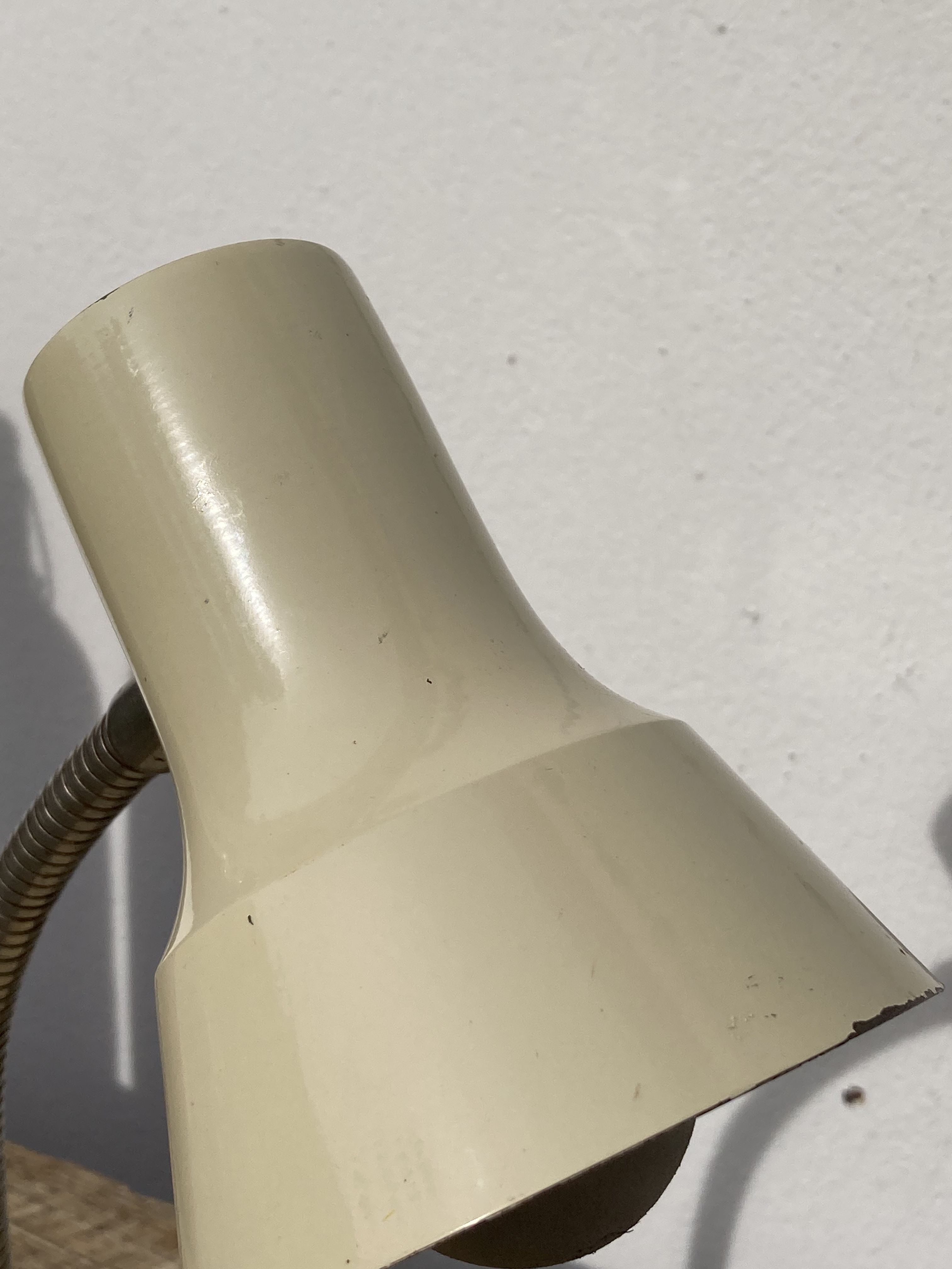 Vintage articulated industrial beige metal desk lamp