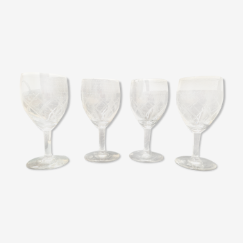 4 verres à eau verre ciselé