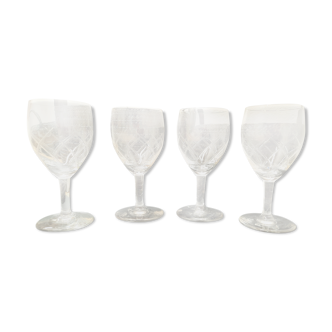 4 glasses with chiseled glass water