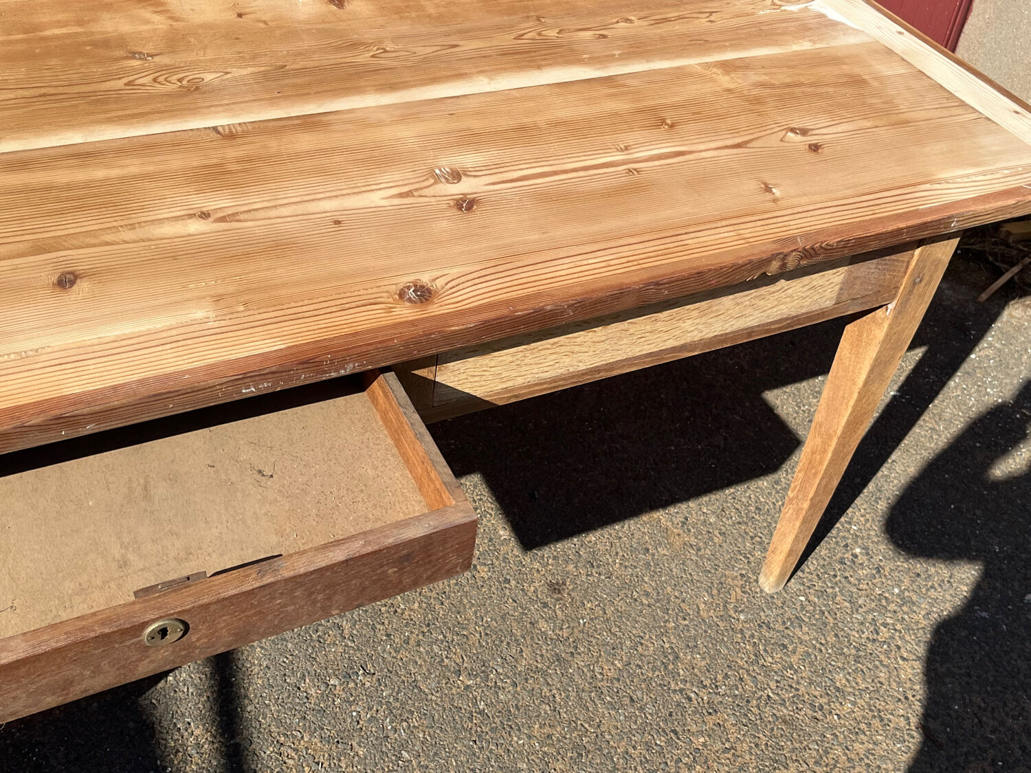 Spindle leg farm table