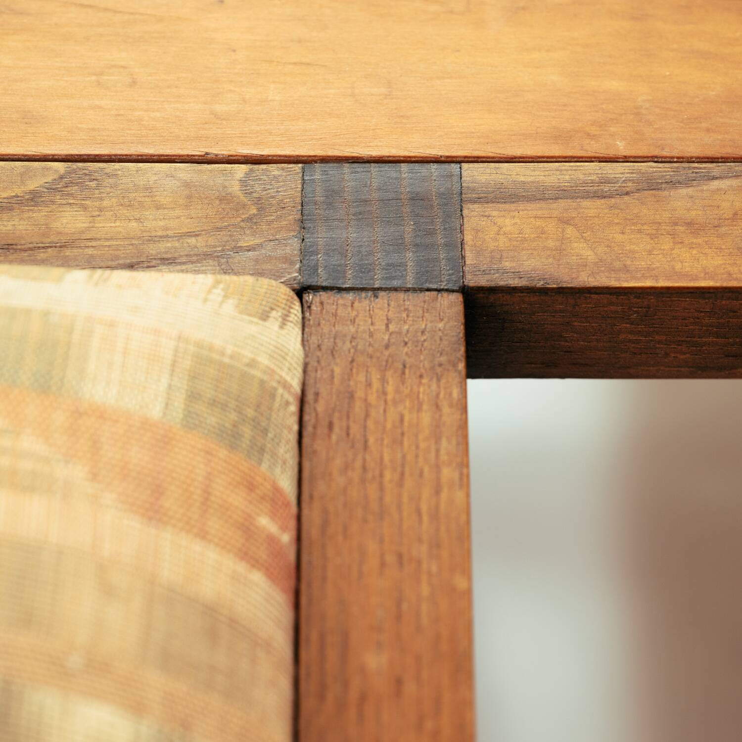 tete a tete conversation sofa bench inspired by Rennie Mackingtosh