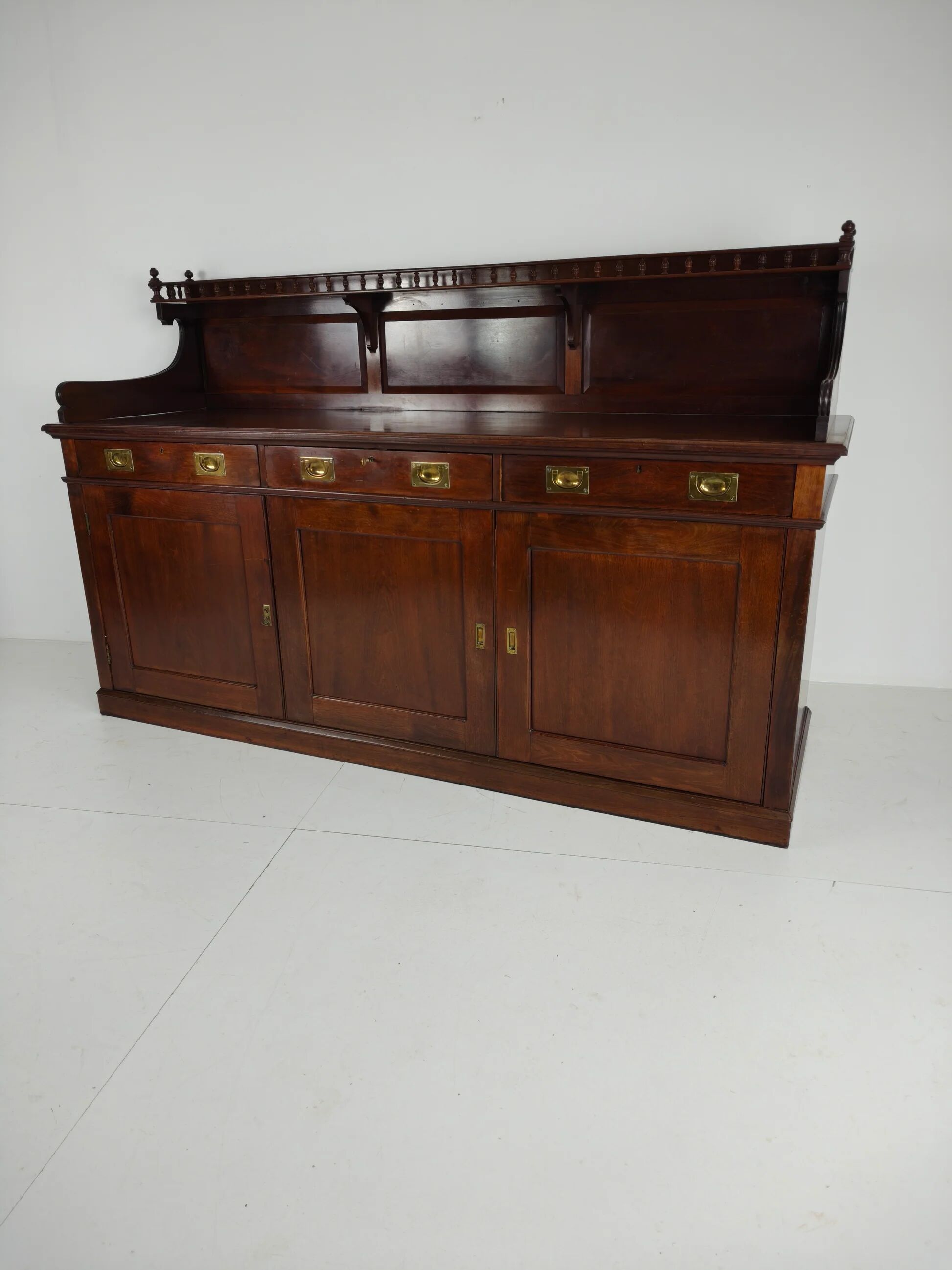 Early 20th-century English mahogany dresser / sideboard – brass campaign hardware