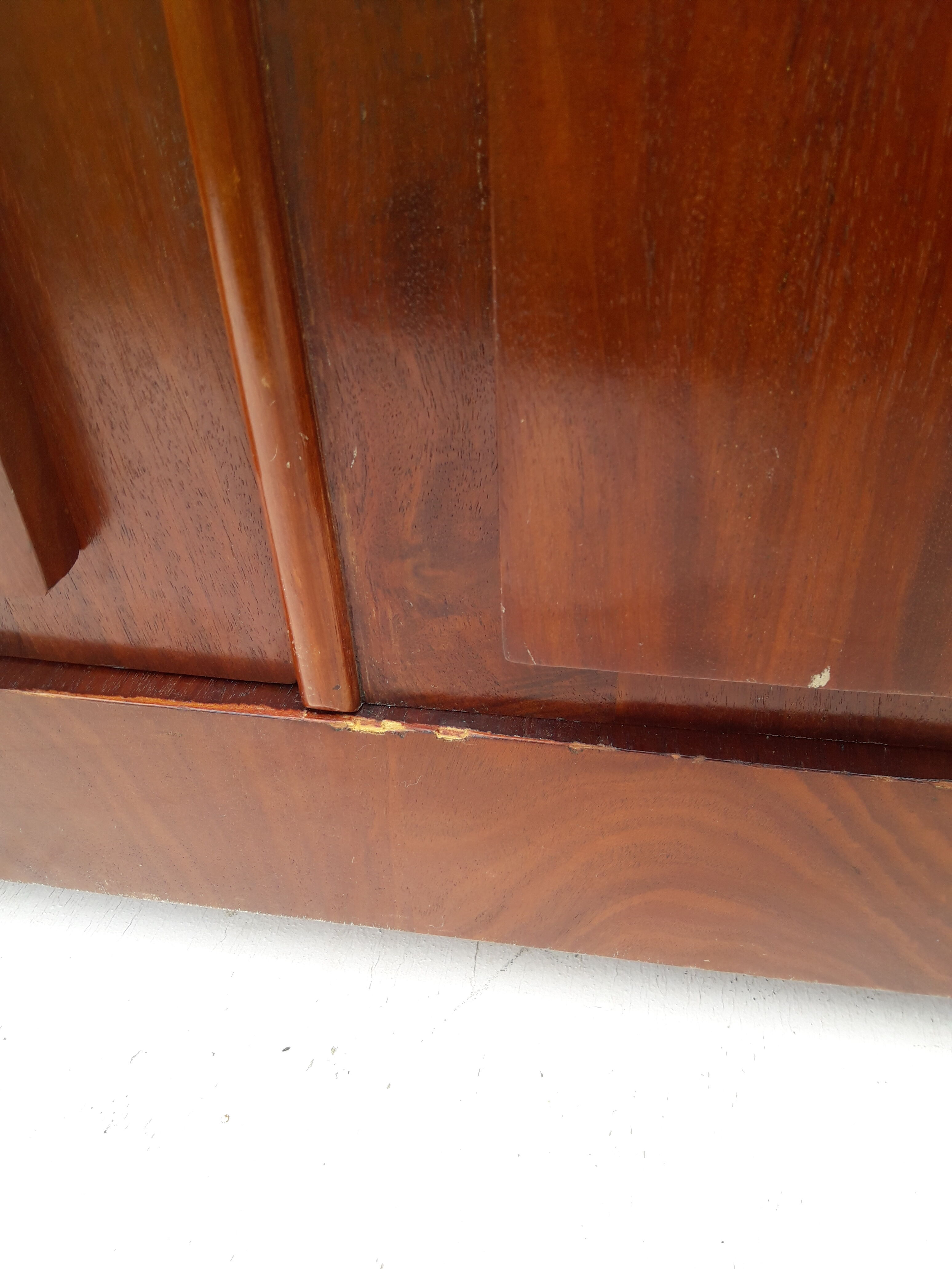 Stepped buffet in flamed mahogany veneer