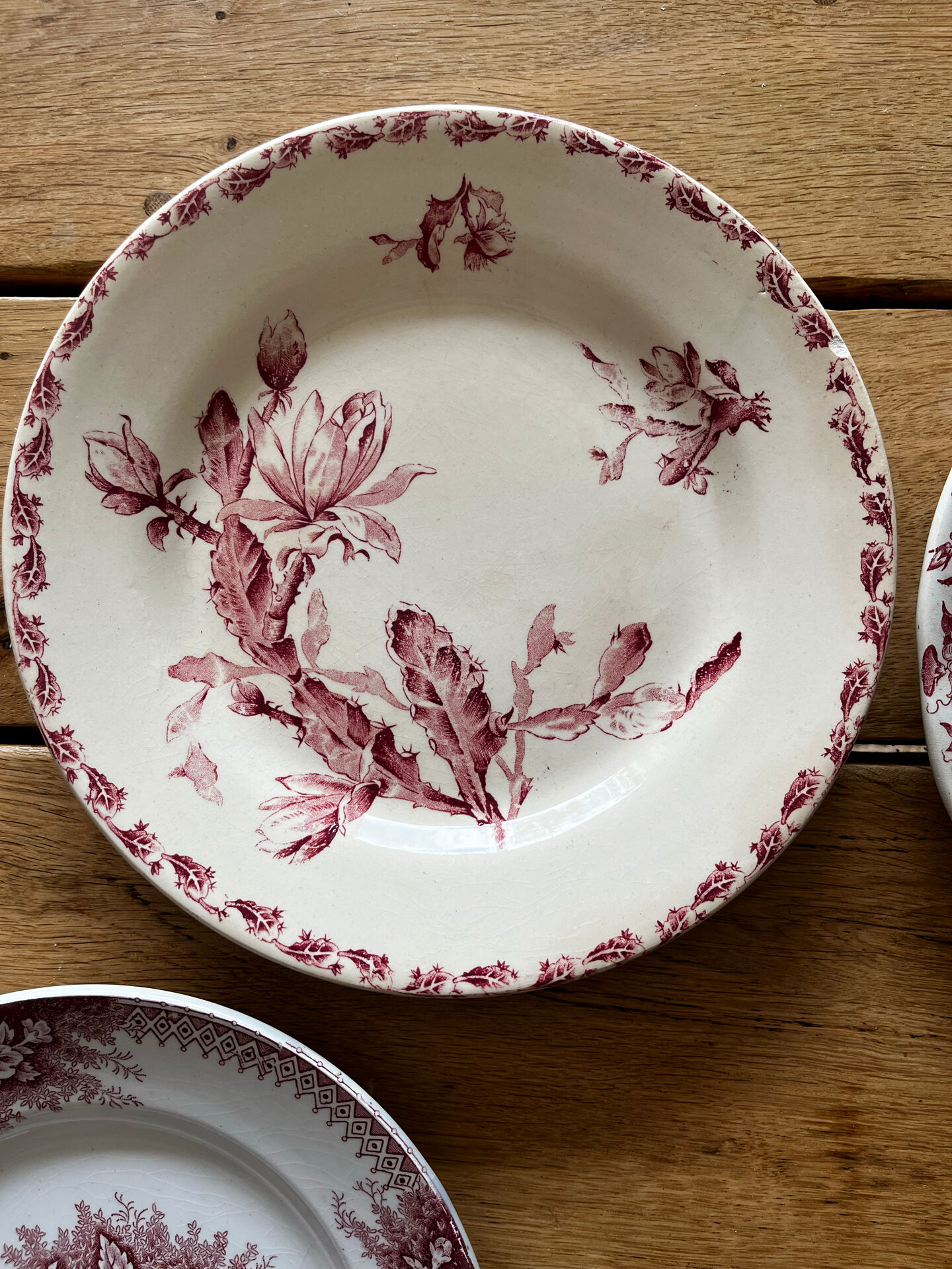 Assiettes dépareillées 