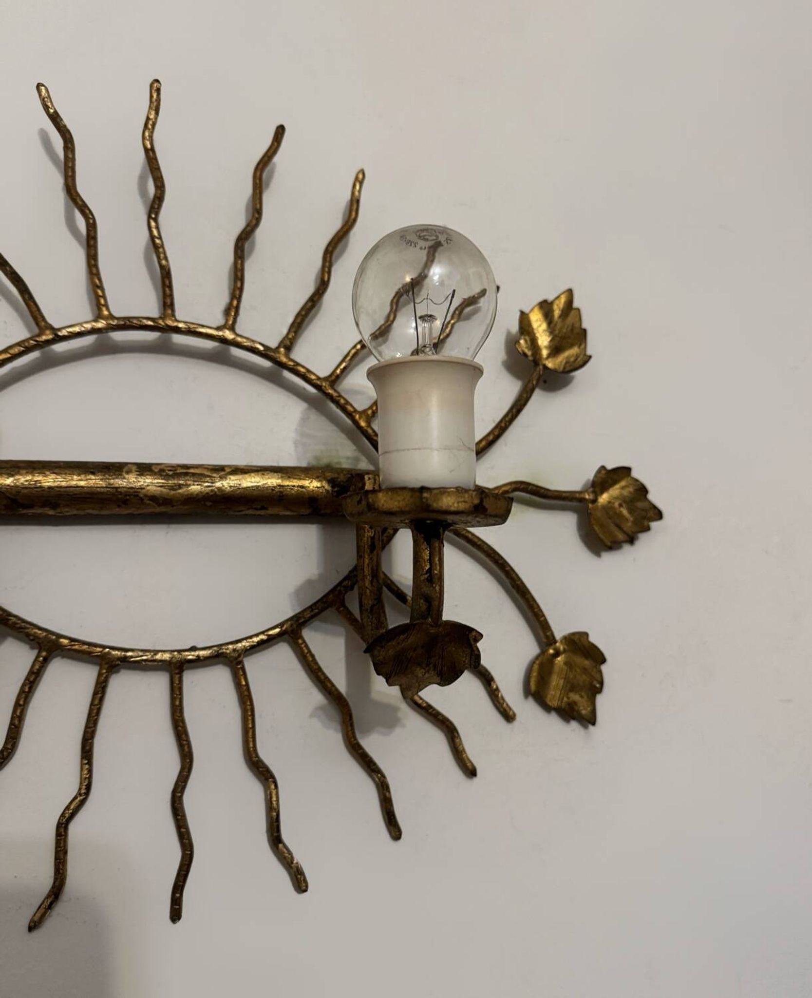 Applique soleil feuillage dorée années 60