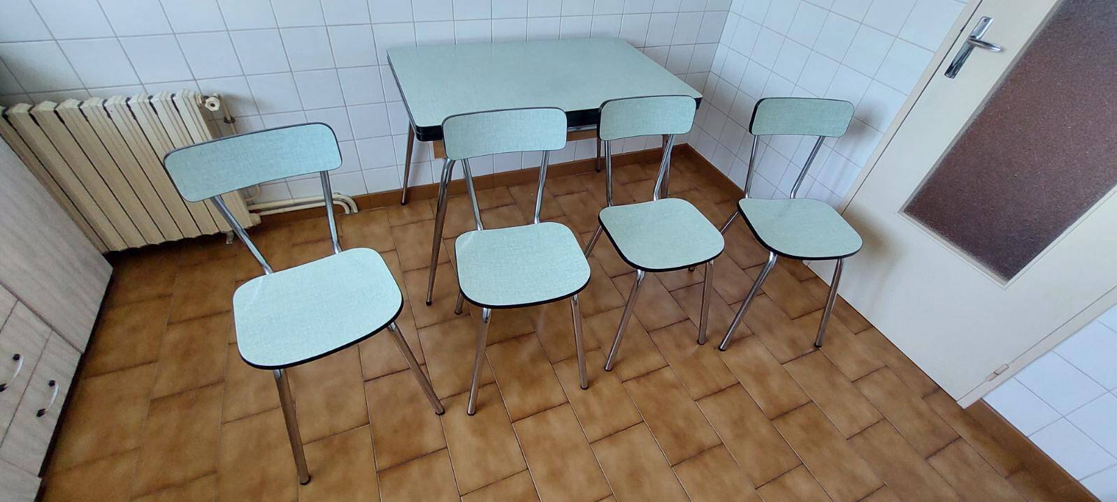 Vintage kitchen table and 4 chairs.