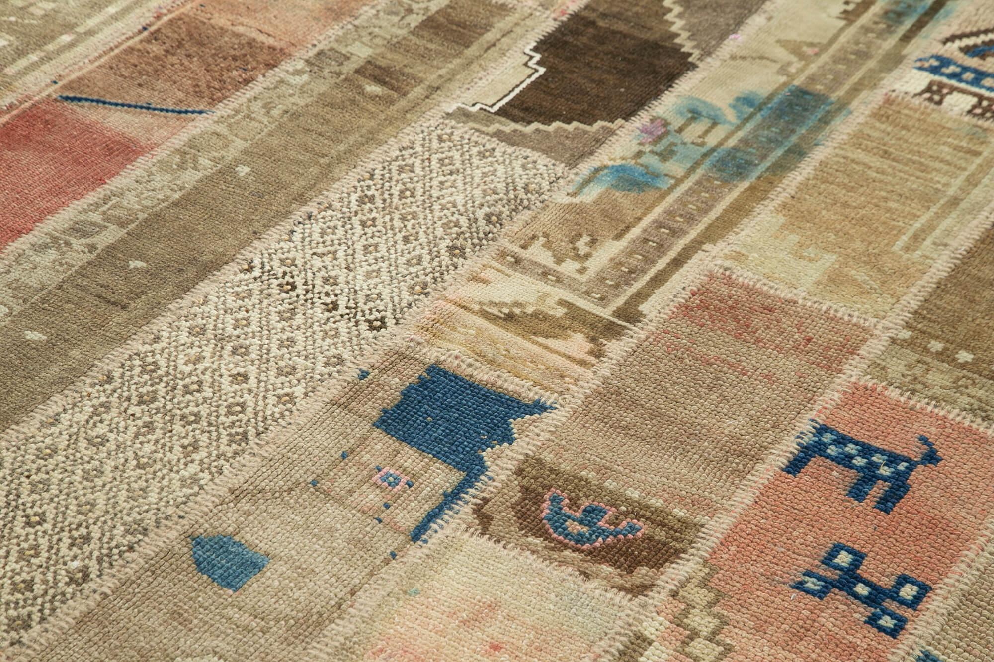 Handmade Oriental Contemporary 201 cm x 300 cm Beige Patchwork Rug