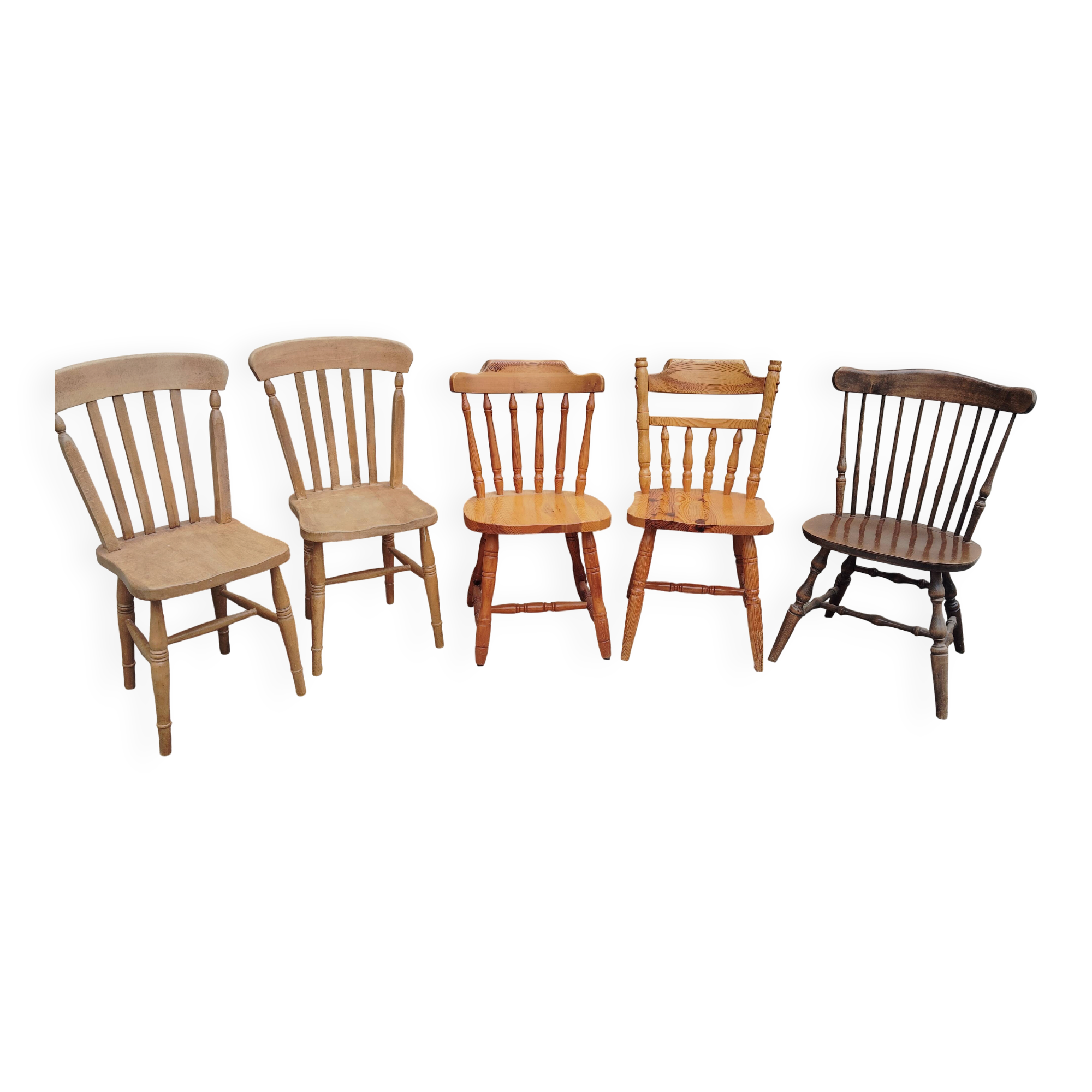 Set of 5 mismatched Windsor/Western chairs.