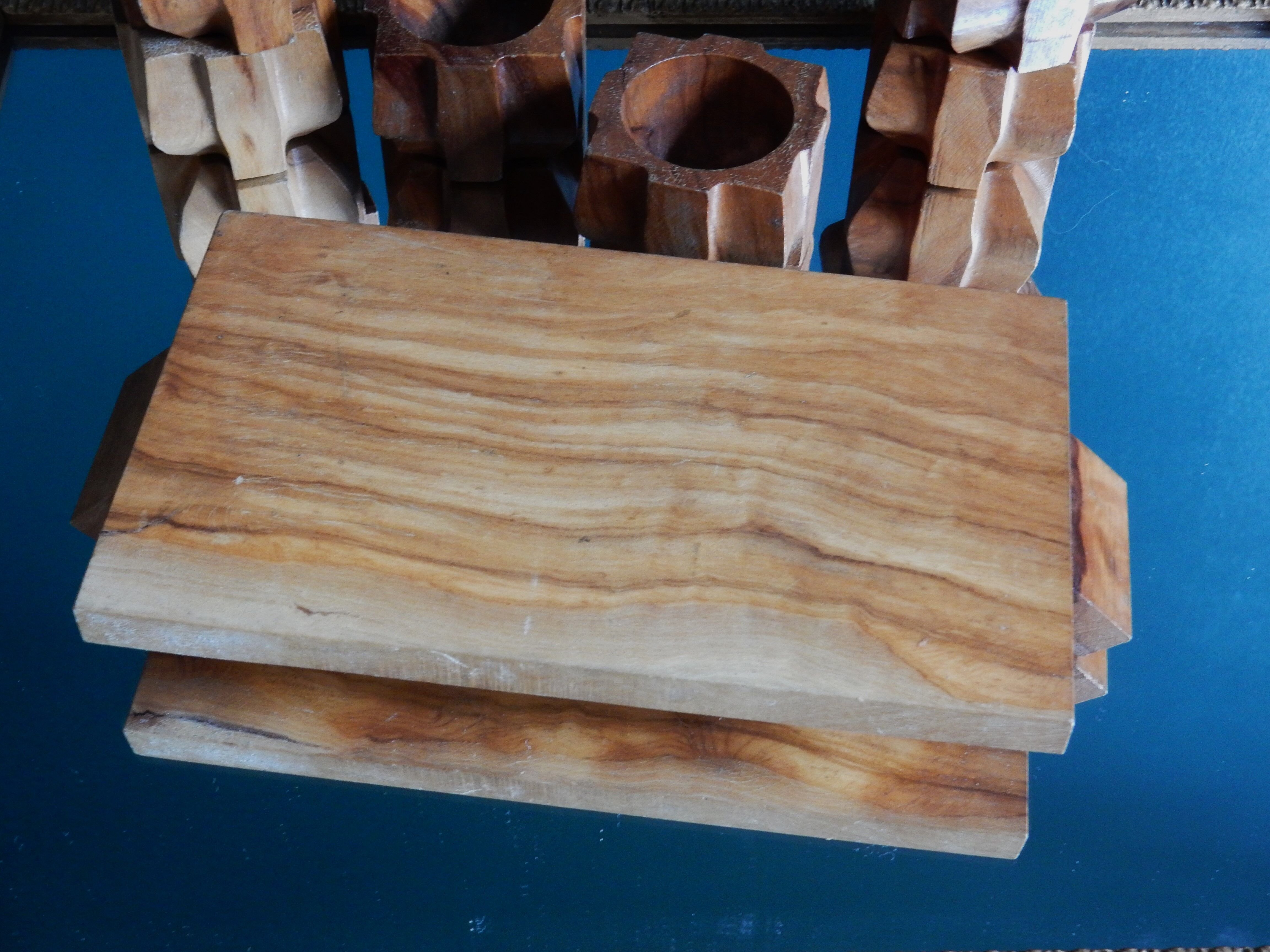 6 egg cups and their olive wood tray