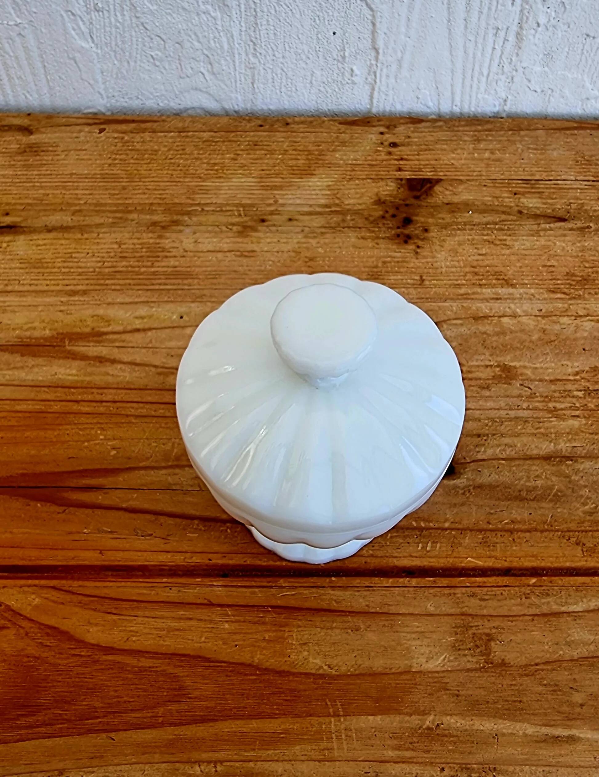 Vintage opaline glass bonbonnière with lid