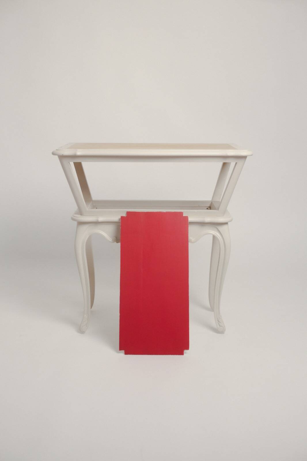Petite table en bois rénovée Caldas