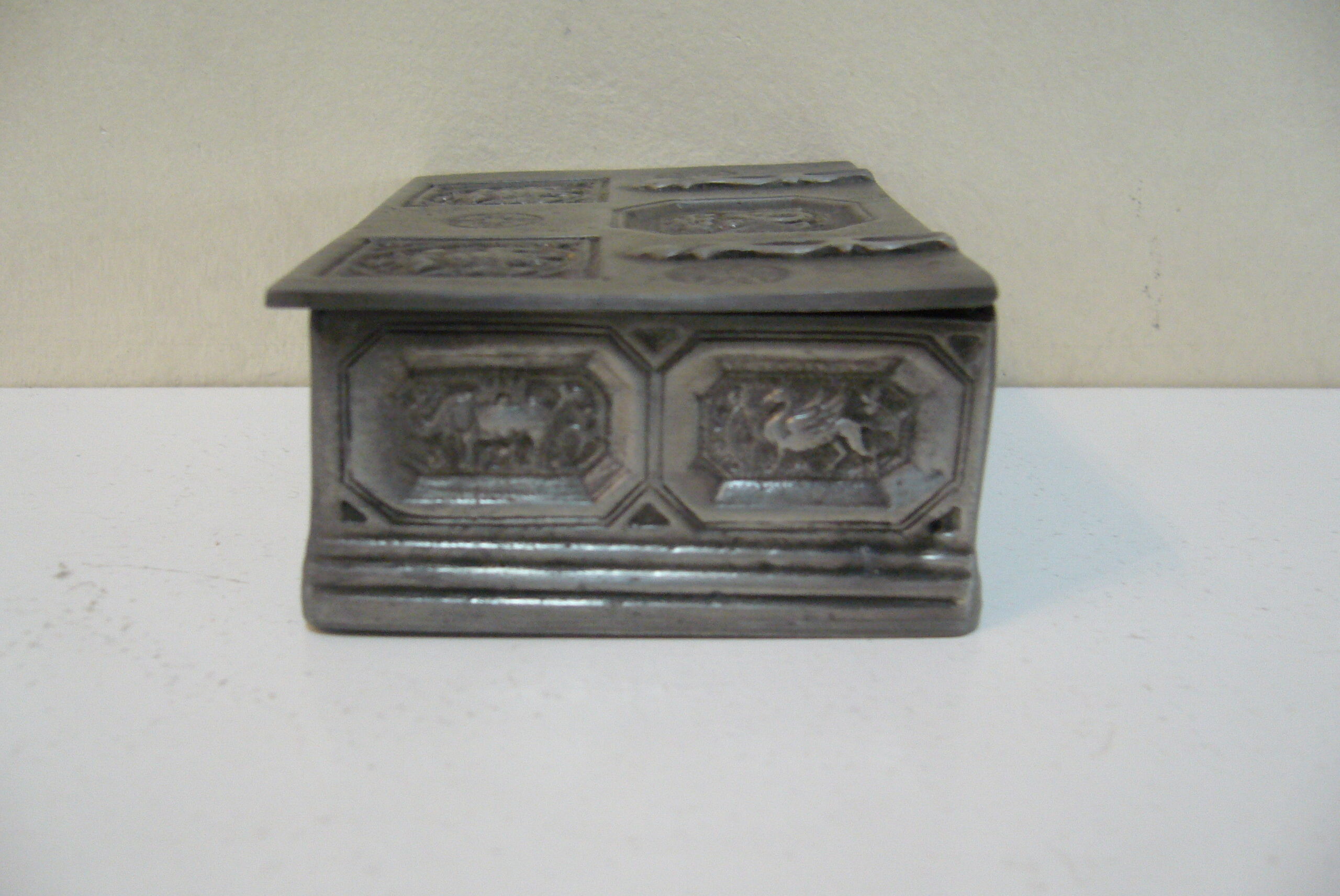 Box in pewter of Périgord