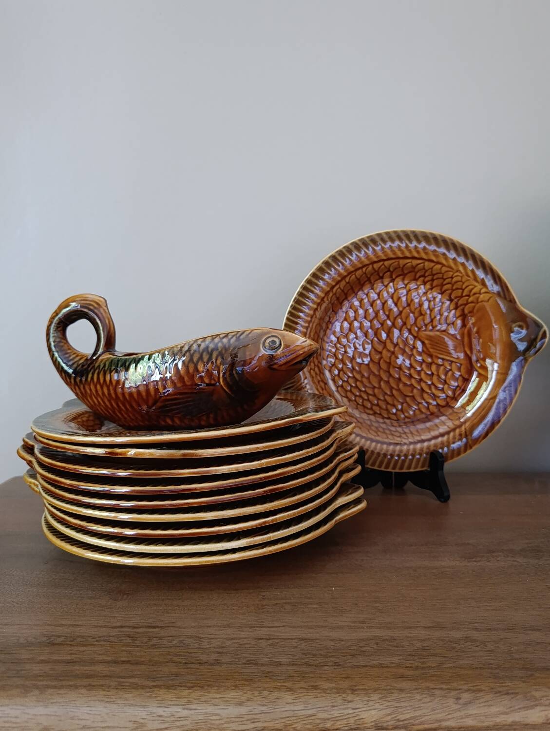 Fish-shaped plates and zoomorphic gravy boat, Sarreguemines earthenware