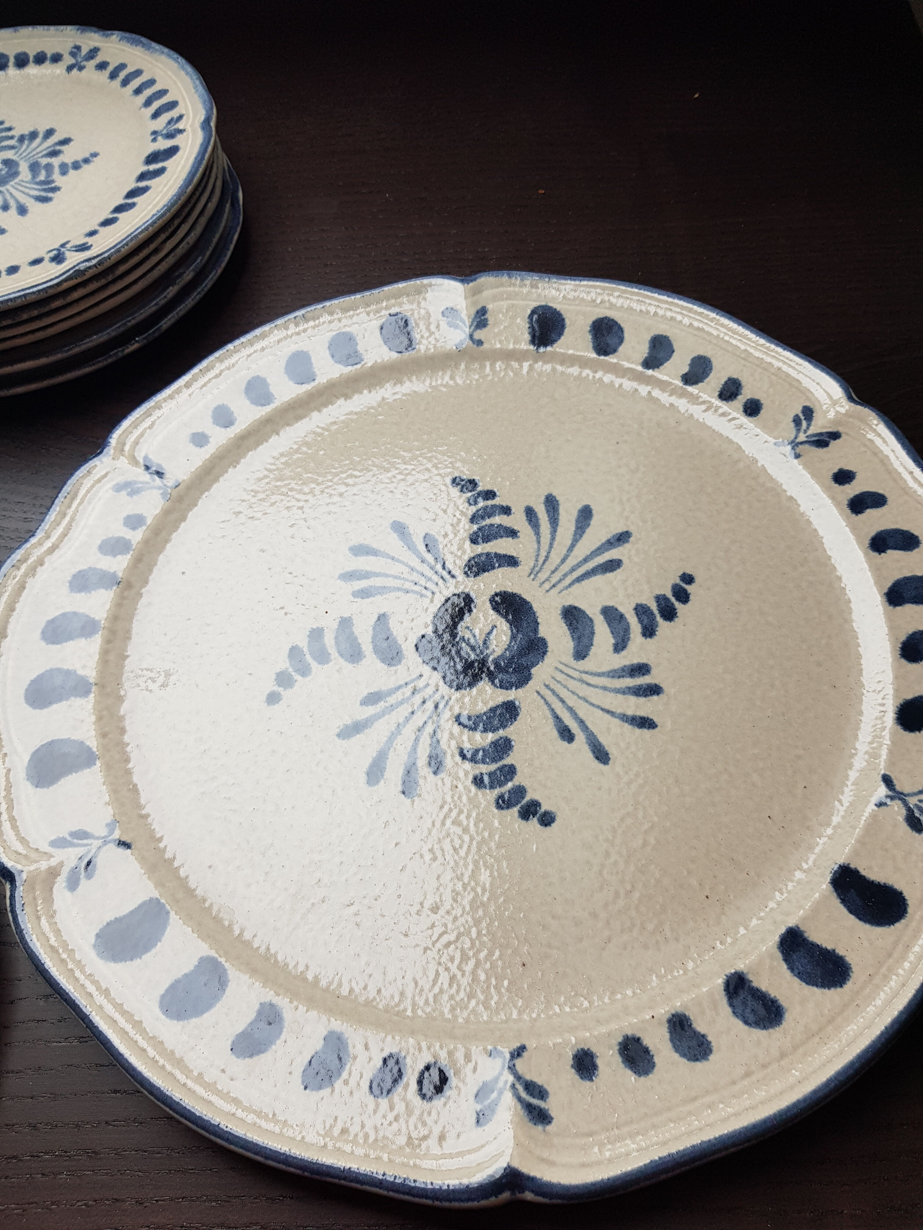 Breton plates with dish