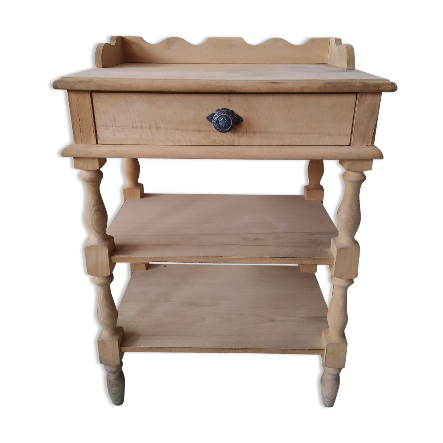 Small shabby bedside-style front furniture