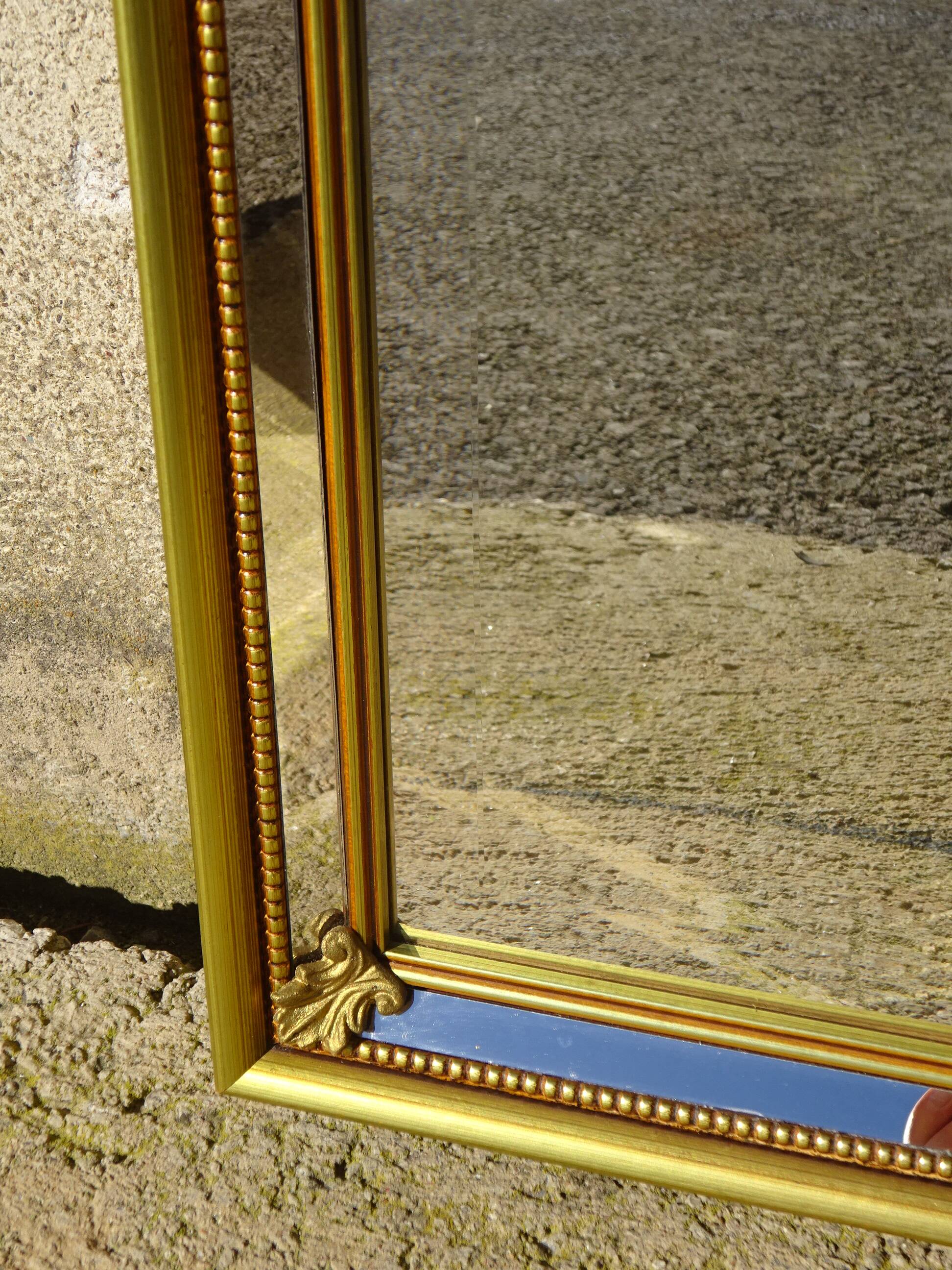 Hall mirror, gilded frame with fillets and fleur-de-lis.