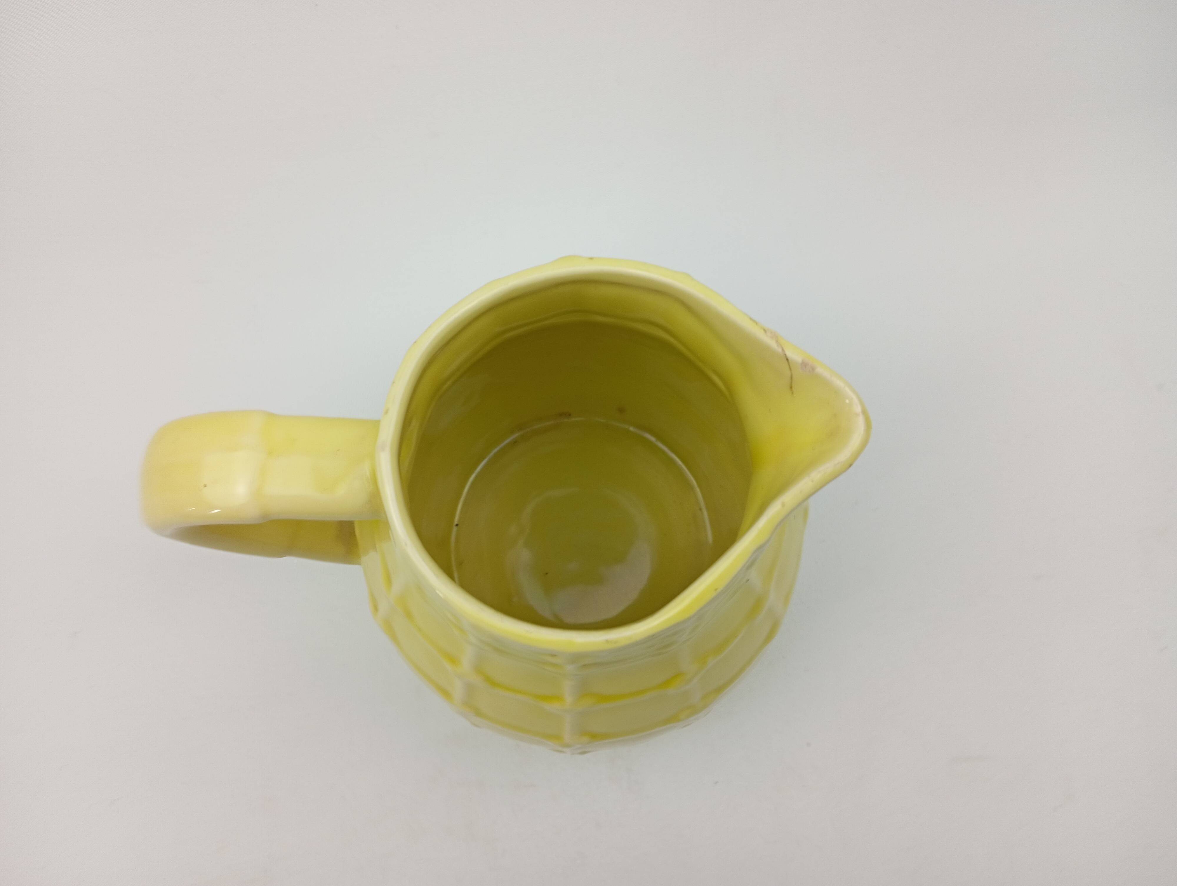 Saint Clément cruche à eau jaune à effet tressé