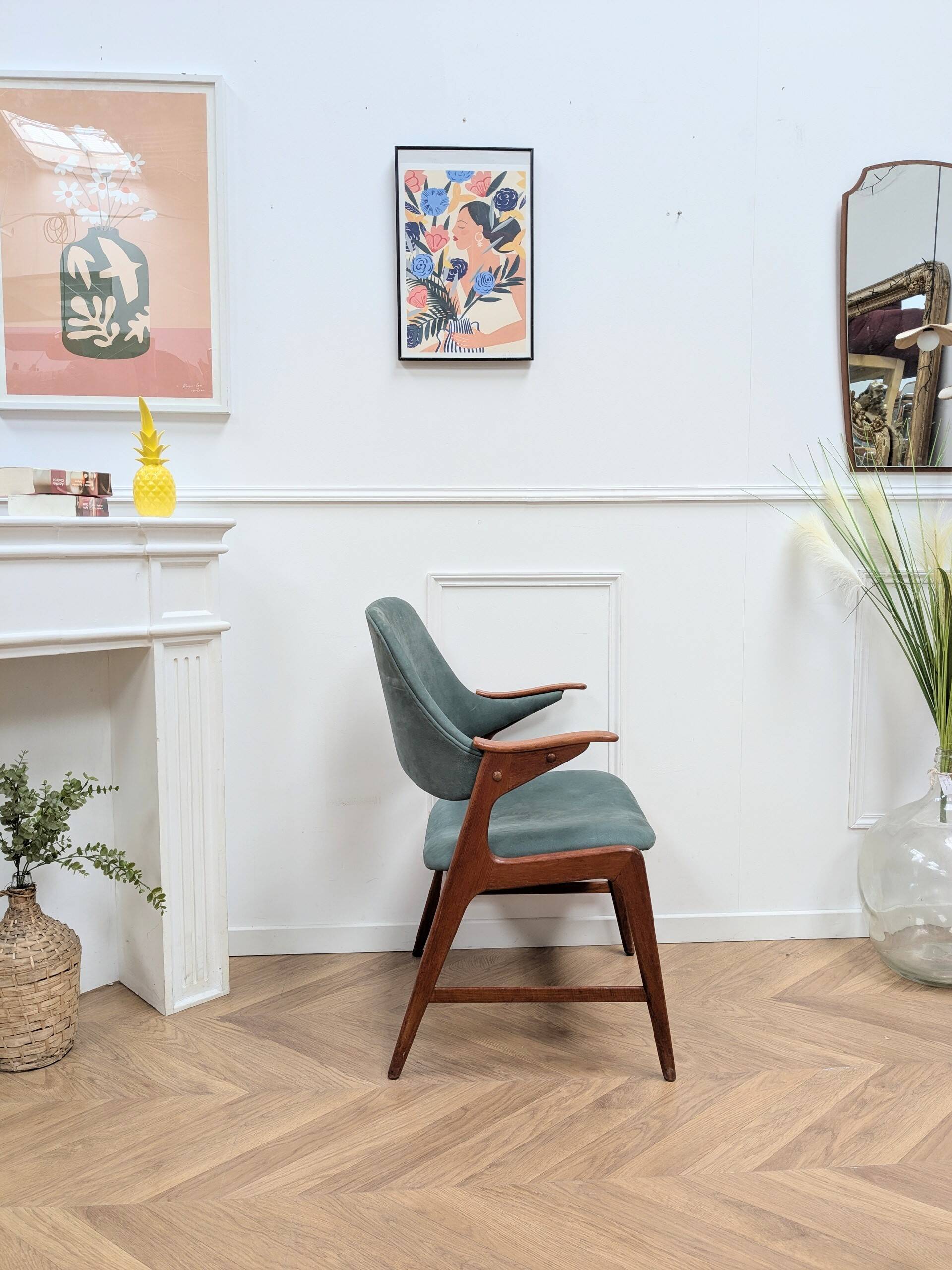 Danish chair with armrests