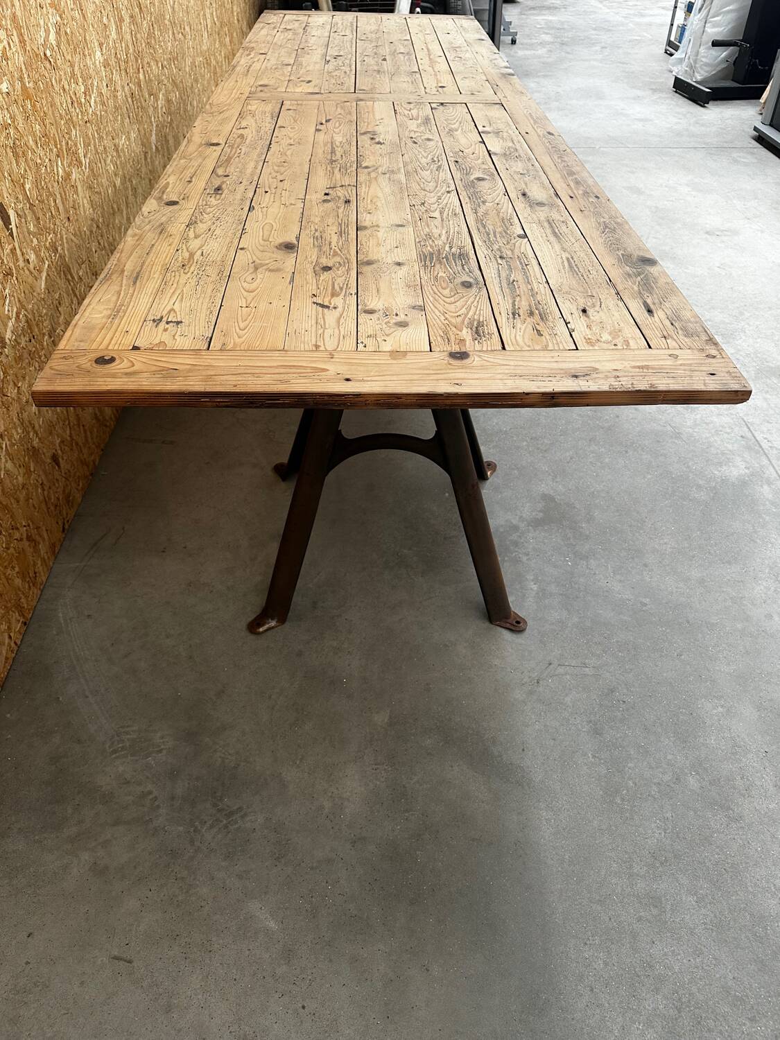 Large table for 10 people - 3m long - antique top / industrial legs