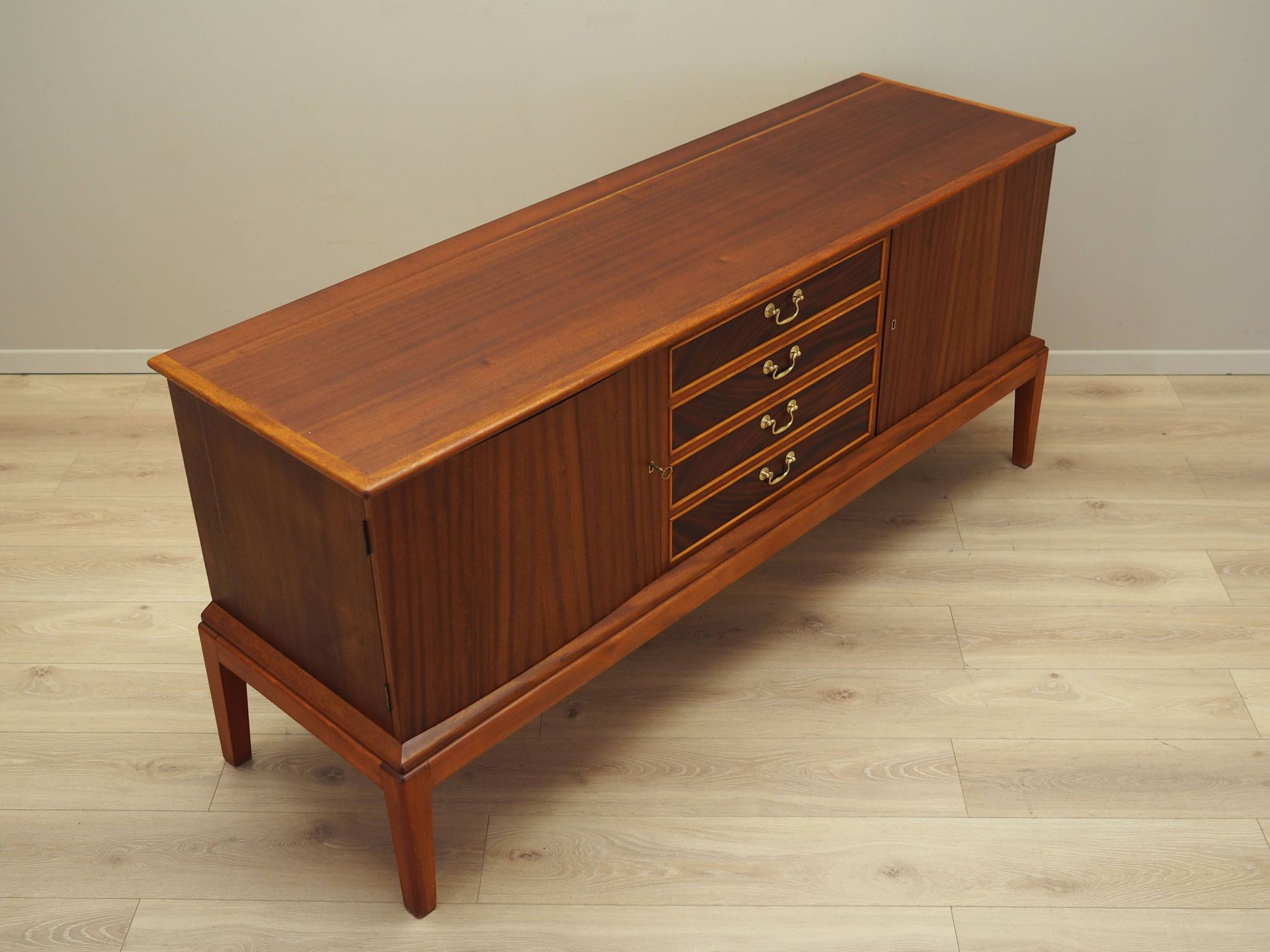 Enfilade en acajou, design danois, années 1970, production : Danemark