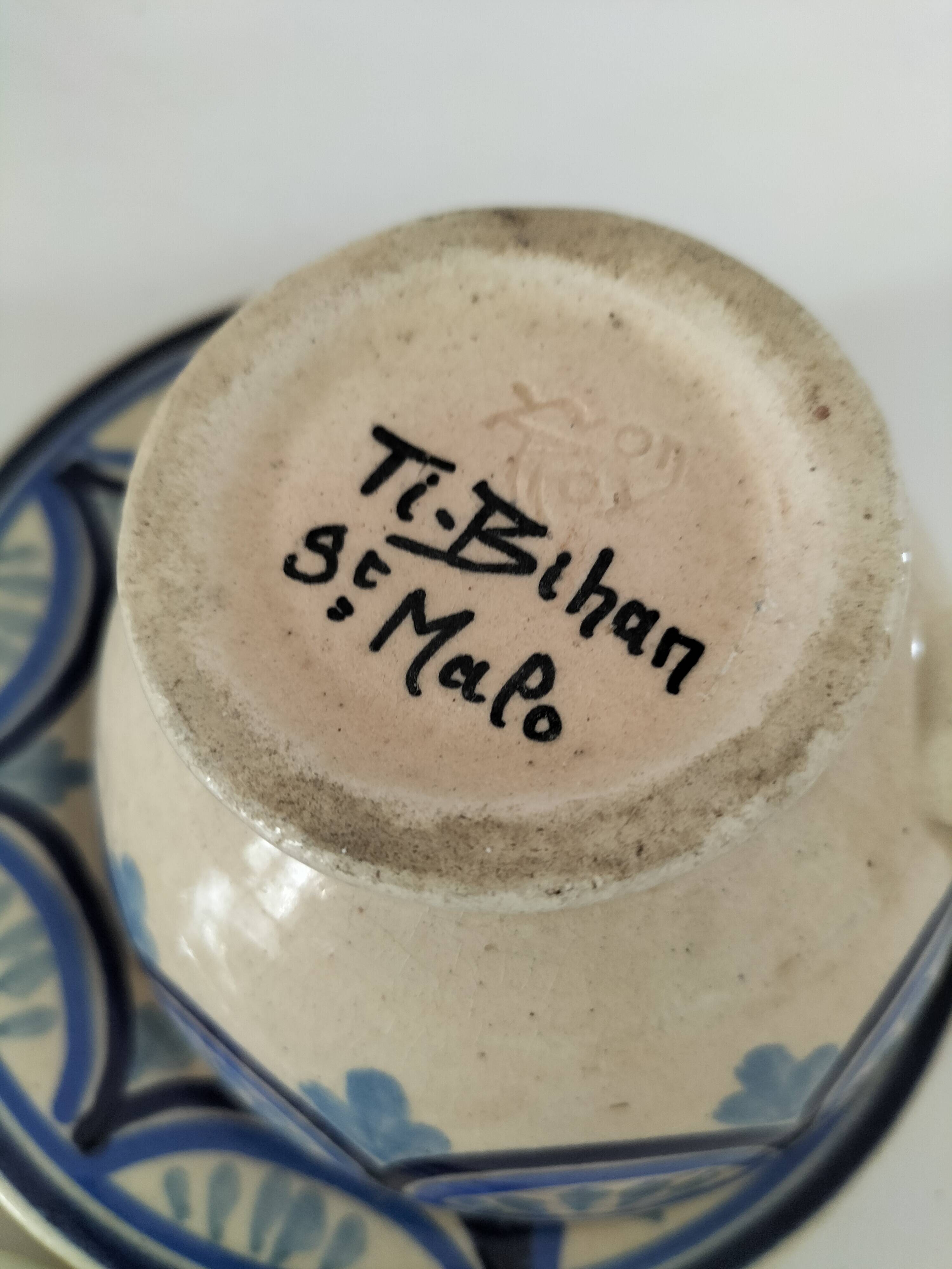 Trio of Ti-Bihan St Malo cups and saucers by Yvon Roy