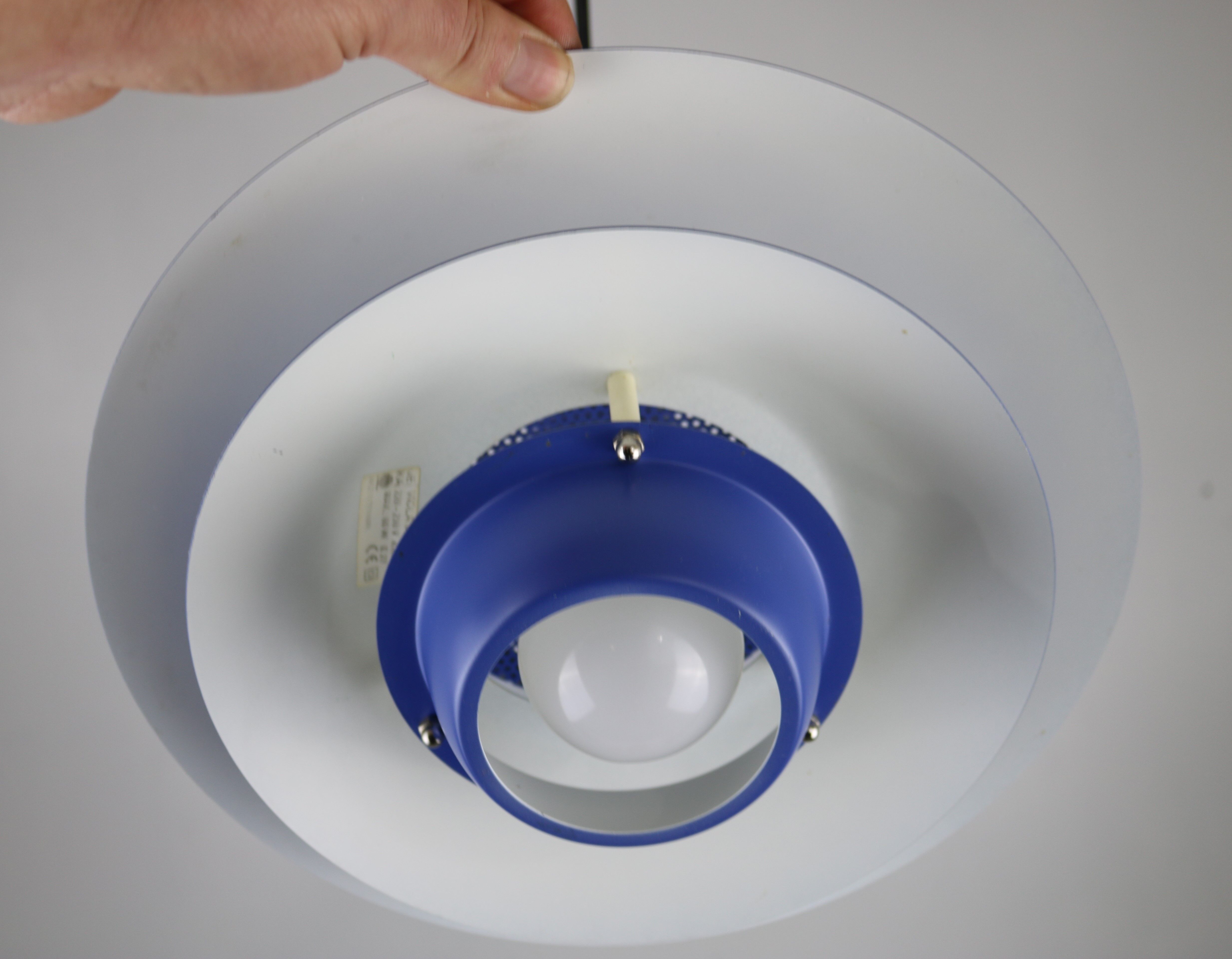 Suspension bleue par Jeka Metaltryk - Modèle Viola type 3013P
