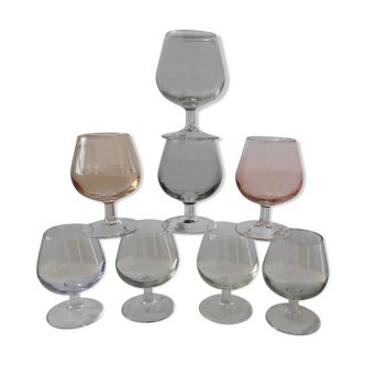 Lot de 8 petits verres colorés années 70