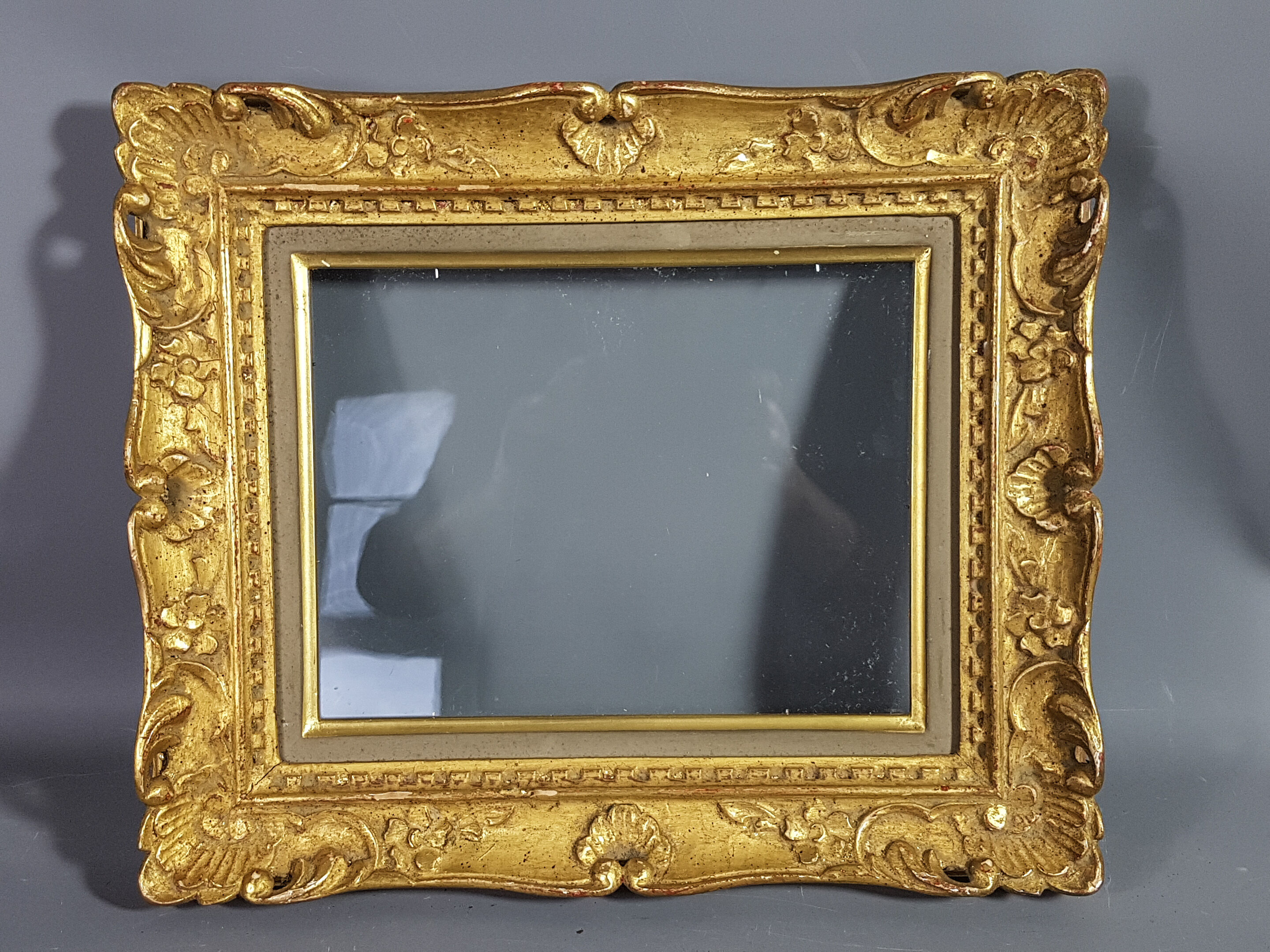 Old frame carved gilded wood 38x32 cm, leafing 26.3x20.3 cm