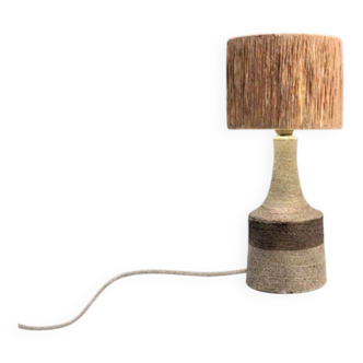 Floor lamp in stoneware with raffia lampshade