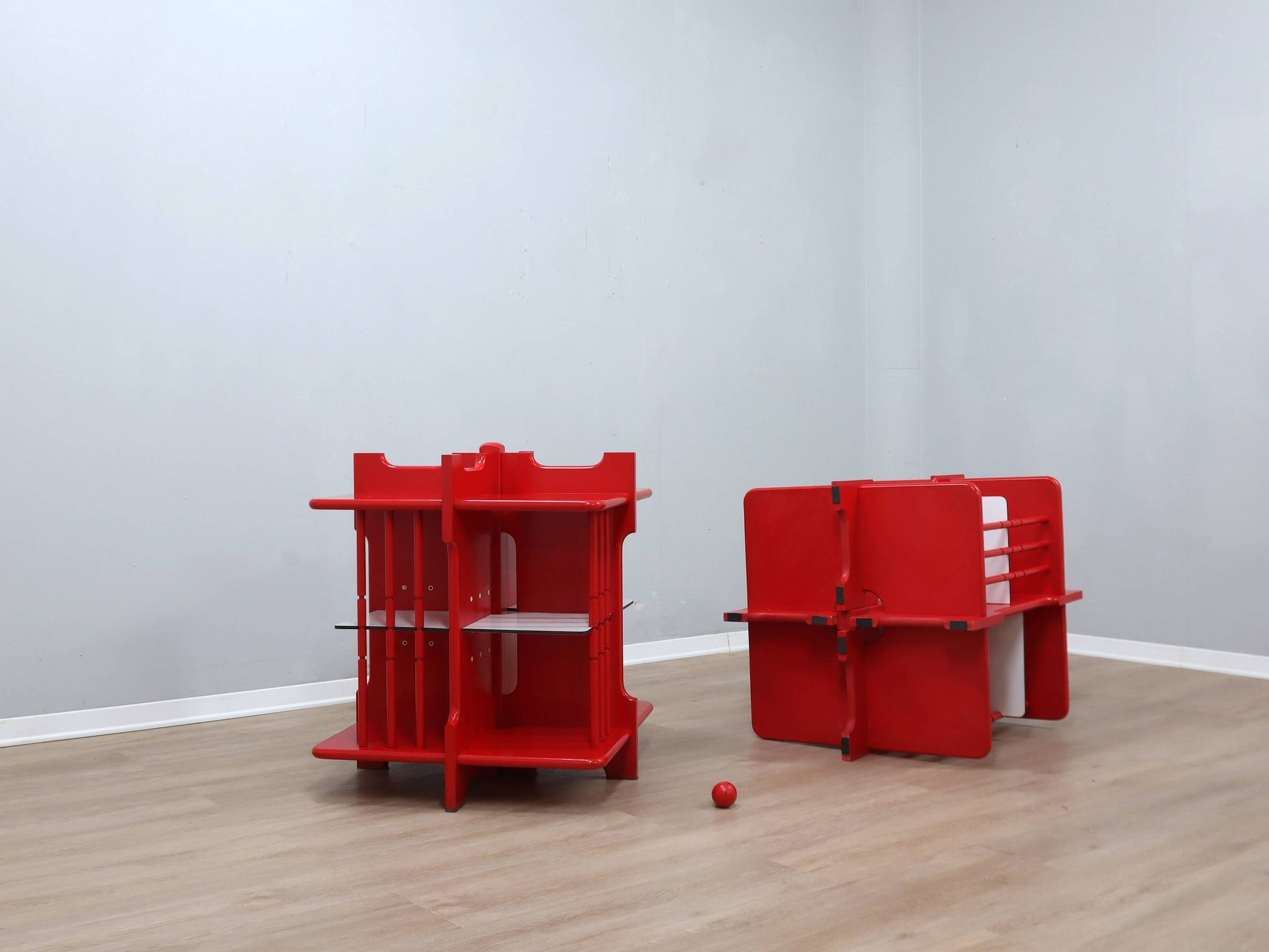 Modular Italian red lacquered solid wood bookshelf, 1960s