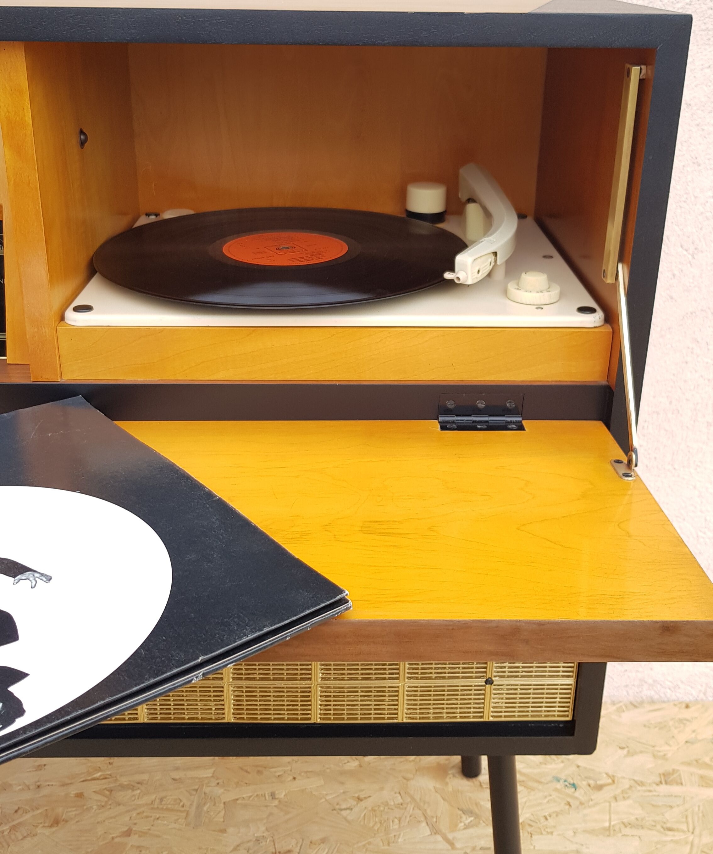 Vintage hifi radio cabinet the voice of his master