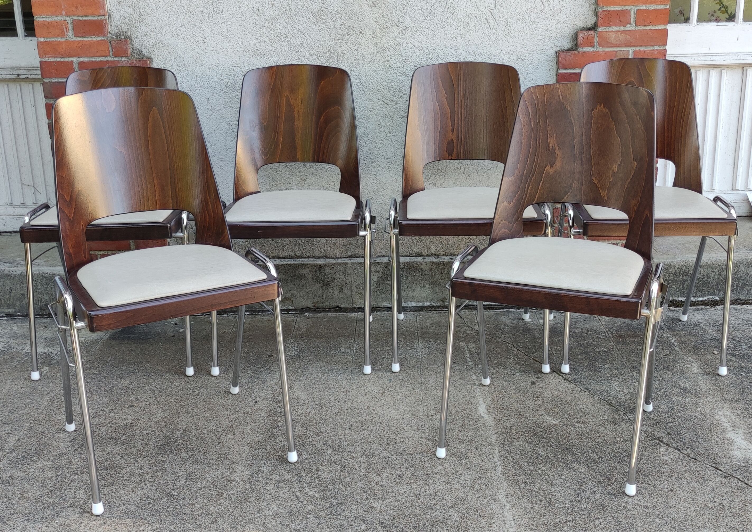 Series of 6 stackable chairs Baumann model Manhattan