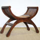 Chaise curule en bois et cannage