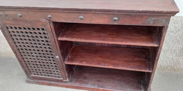 Buffet console avec étagère et porte grillagée