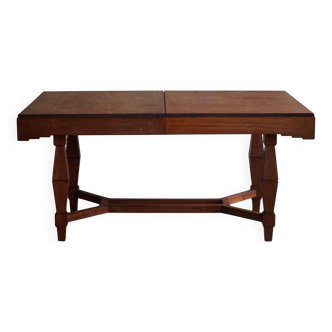 Art Deco dining table in teak, with butterfly extension, Danish cabinetmaker, 1940s.