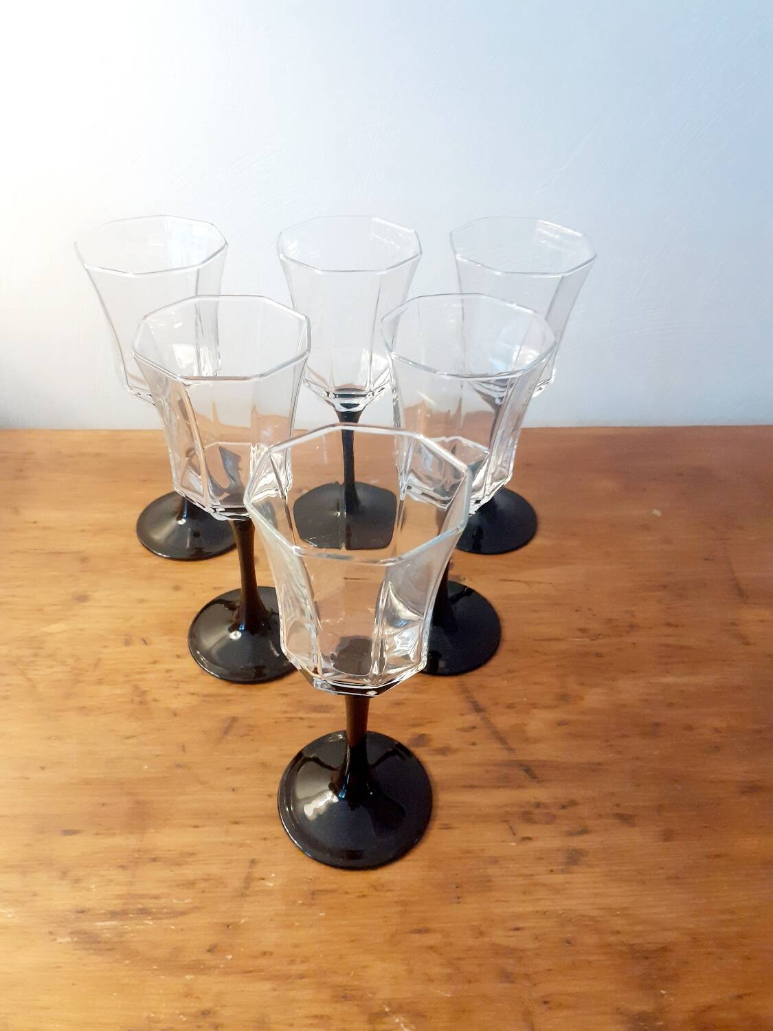 Set of 6 black stem wine glasses