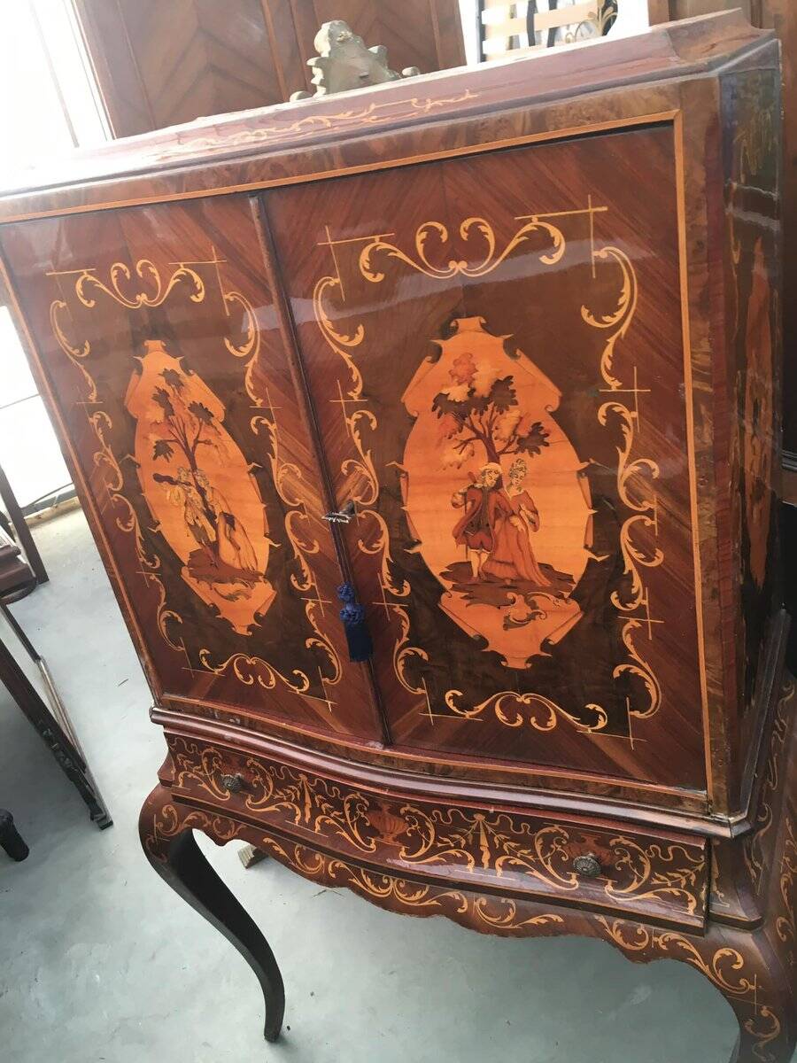 Vintage Italian brown wooden cocktail bar cabinet with inlaid marquetry from the 1950s.