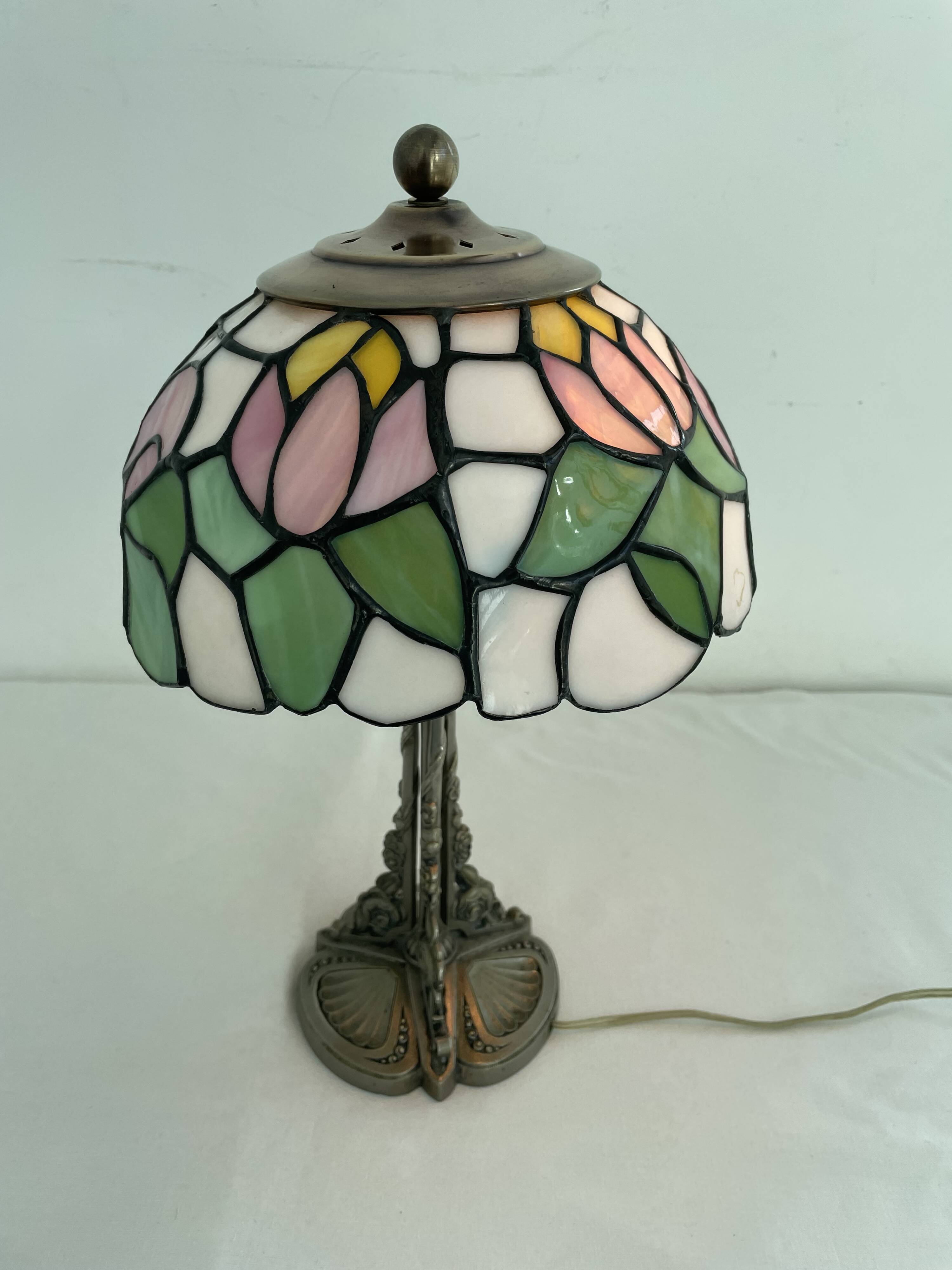 Tiffany style table lamp, stained glass lampshade, silver metal base, Art Nouveau style