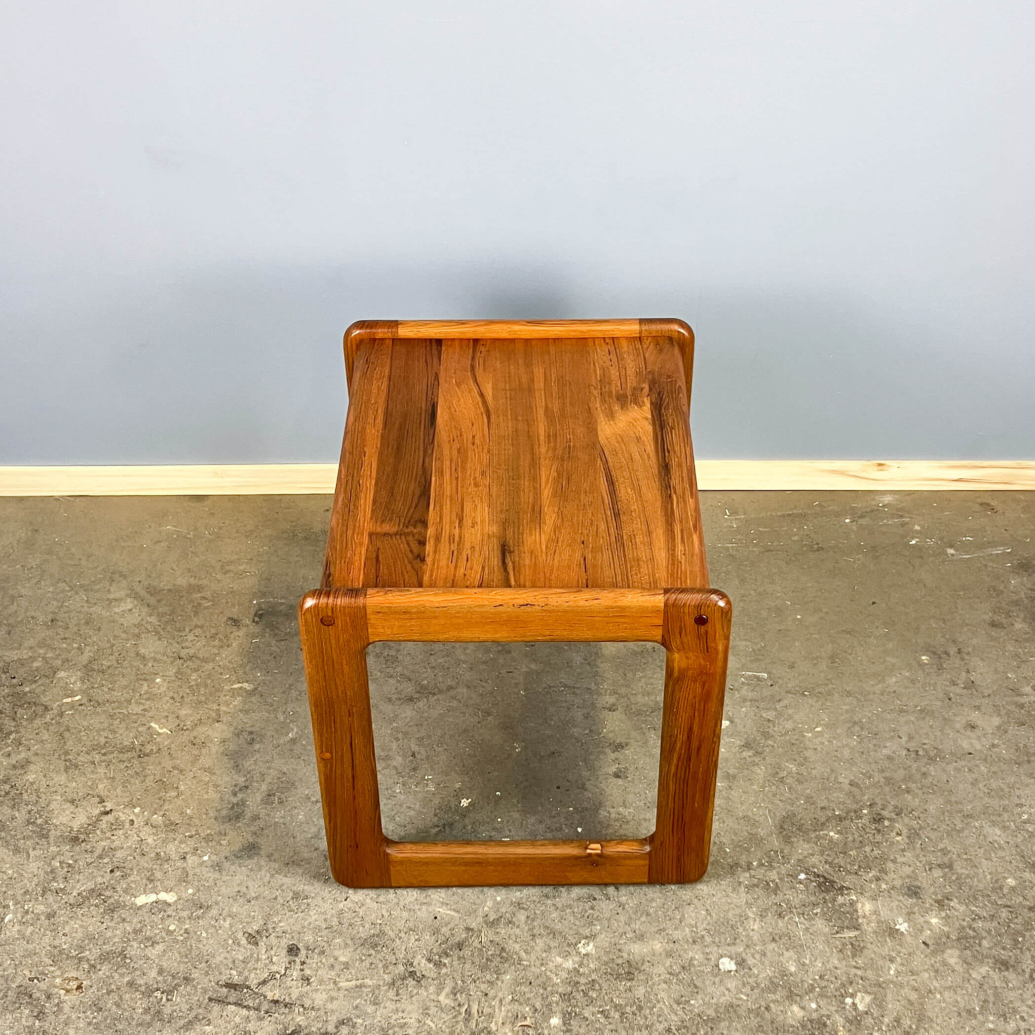 Table d'appoint, teck massif, années 1960