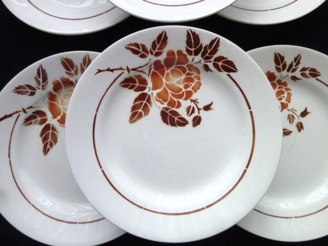 6 flat plates from Saint Amand earthenware Model 4004