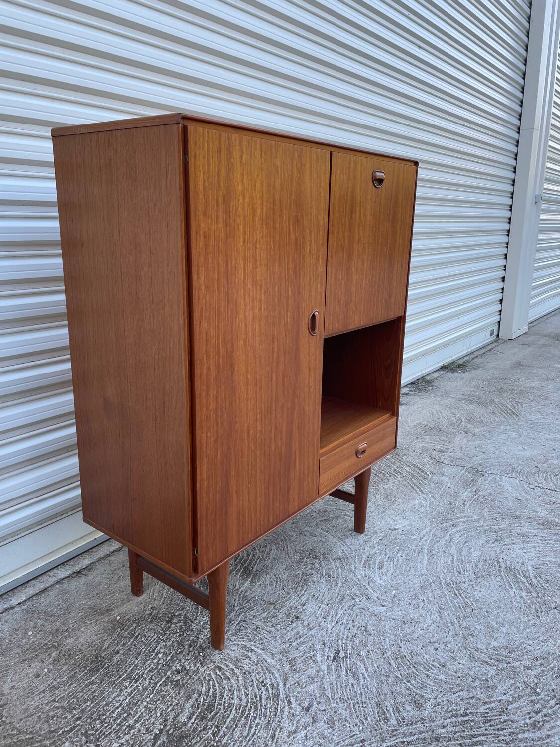 Fristho secretary cabinet