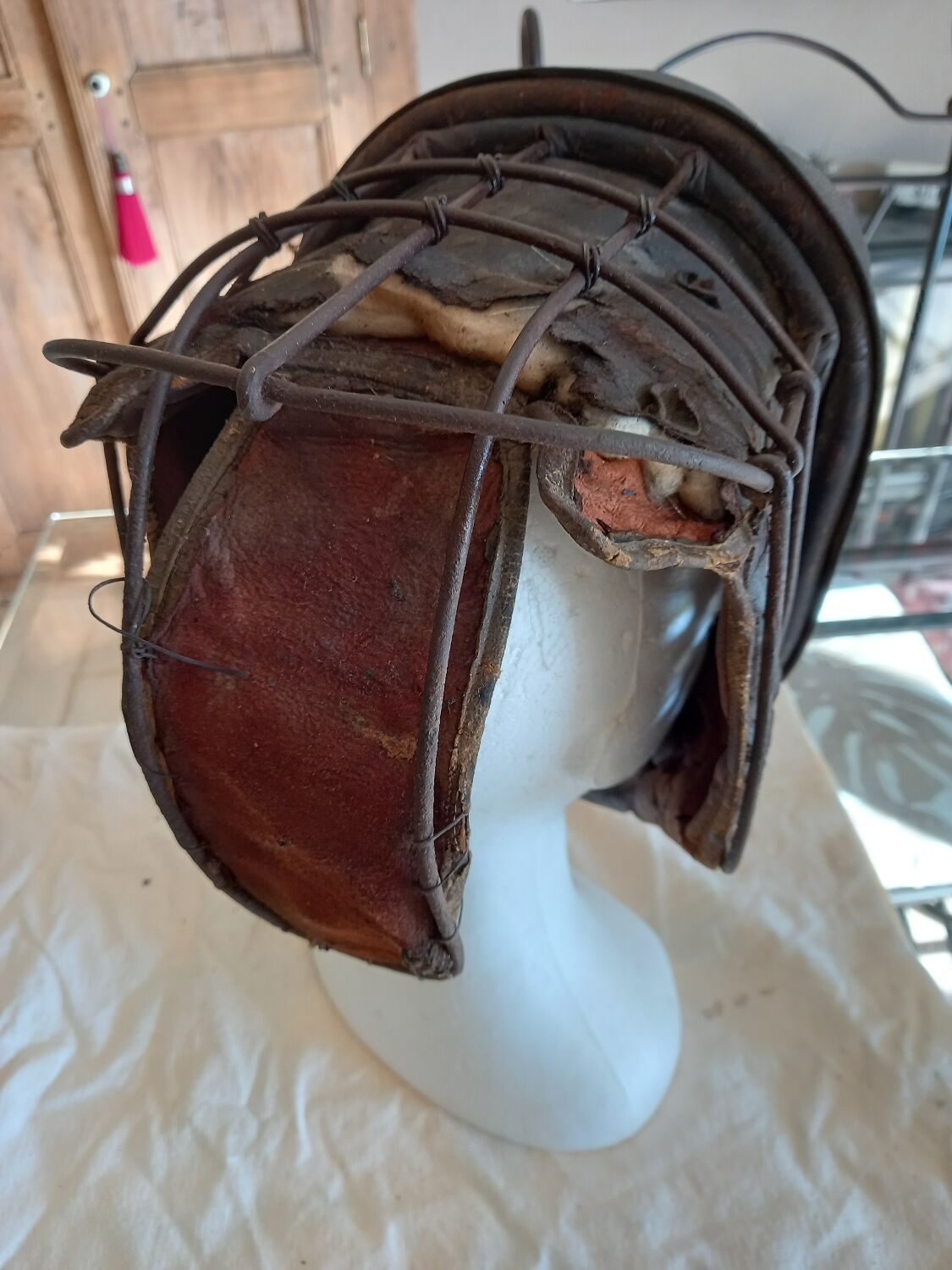 Fencing mask and ferret