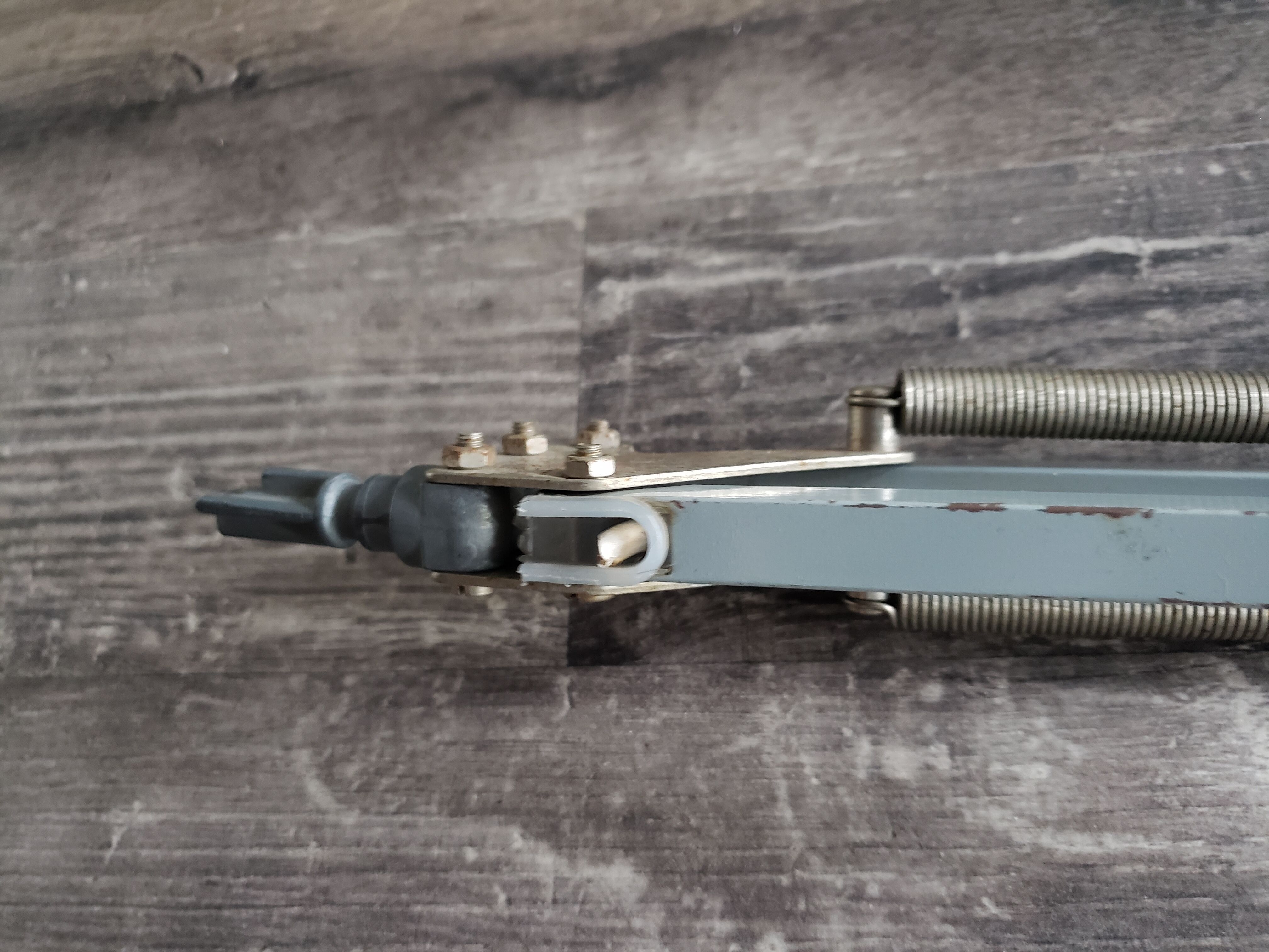 Grey articulated architect lamp to be restored