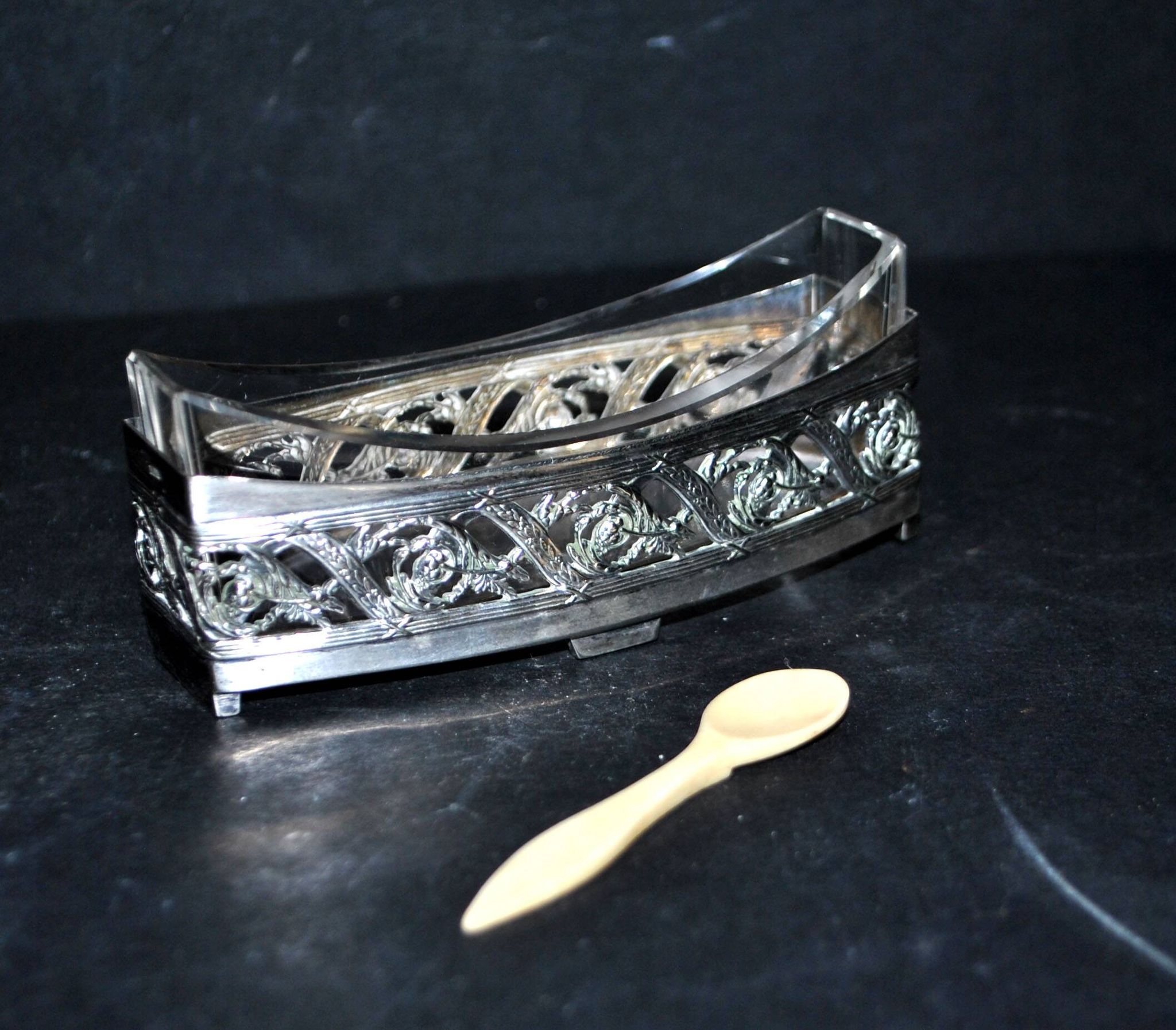 Empire salt shaker in silver metal ALPACA Saleron Napoléon III shuttle laurel frieze