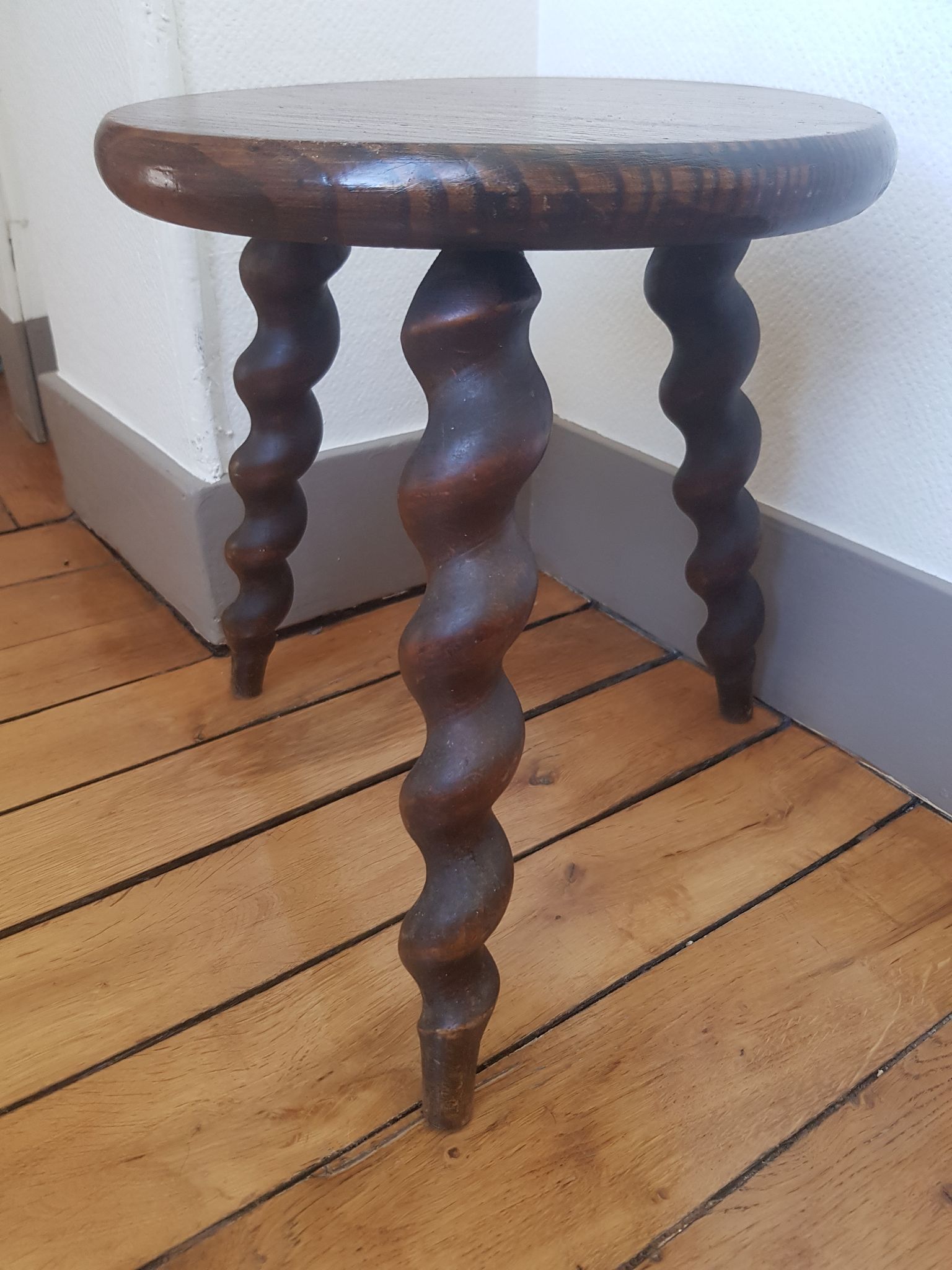 Tabouret tripode
